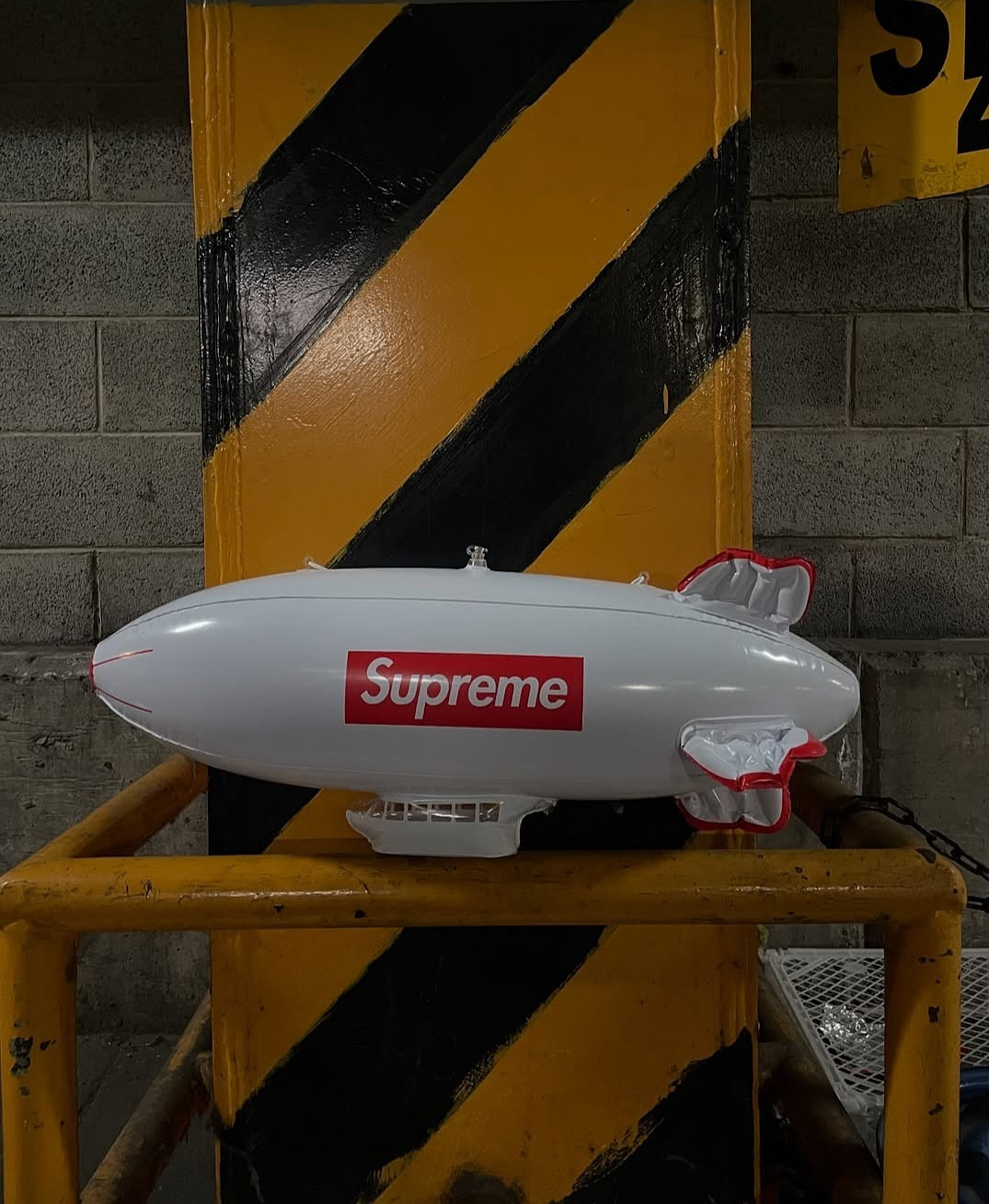 SUPREME INFLATABLE BLIMP FW17 2017 ACCESSORY RED WHITE BIG LOGO
