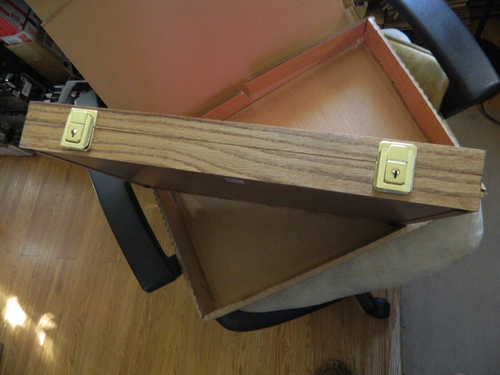 OAK DISPLAY CASE 7.75″ x 9.50 ” x 2.25″ RED LINER BRASS LOCK HINGE’S MADE IN USA