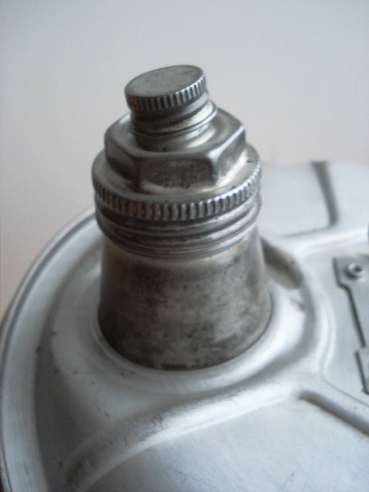 SPECIALIZED KENDALL LUBRICANT 5 U.S.GALLONS RARE LARGE TIN CAR OIL TIN METAL
