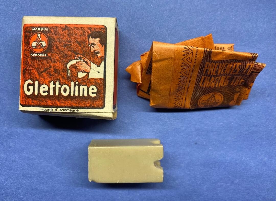 VINTAGE GLATTOLIN COLLAR WAX COUNTERTOP DISPLAY/SALES BOX GERMANY CA. 1910’S
