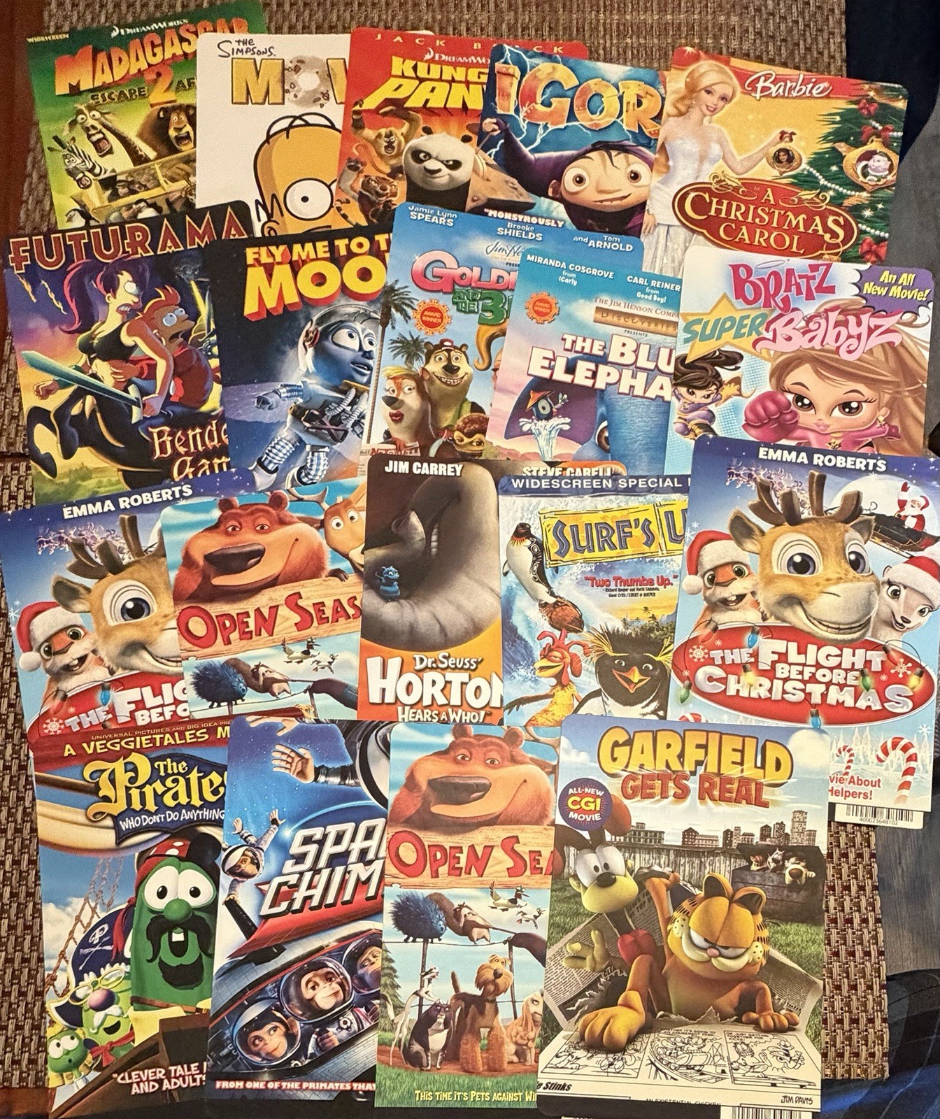 Lot Of 19 BLOCKBUSTER VIDEO DISPLAY ANIMATED MOVIE BACKER CARDS 5.5″X8″