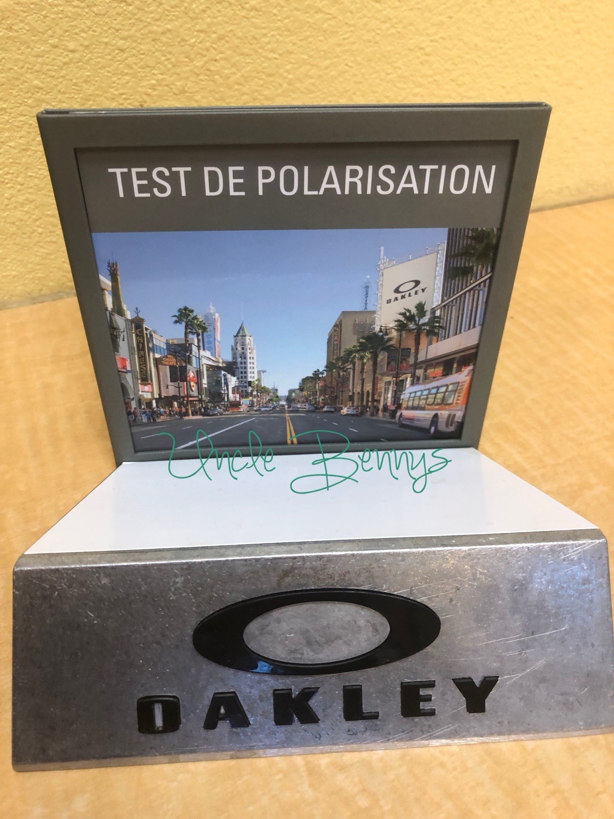 Oakley Gray/Silver/Black “TEST DE POLARISATION” Countertop Store Display Sign