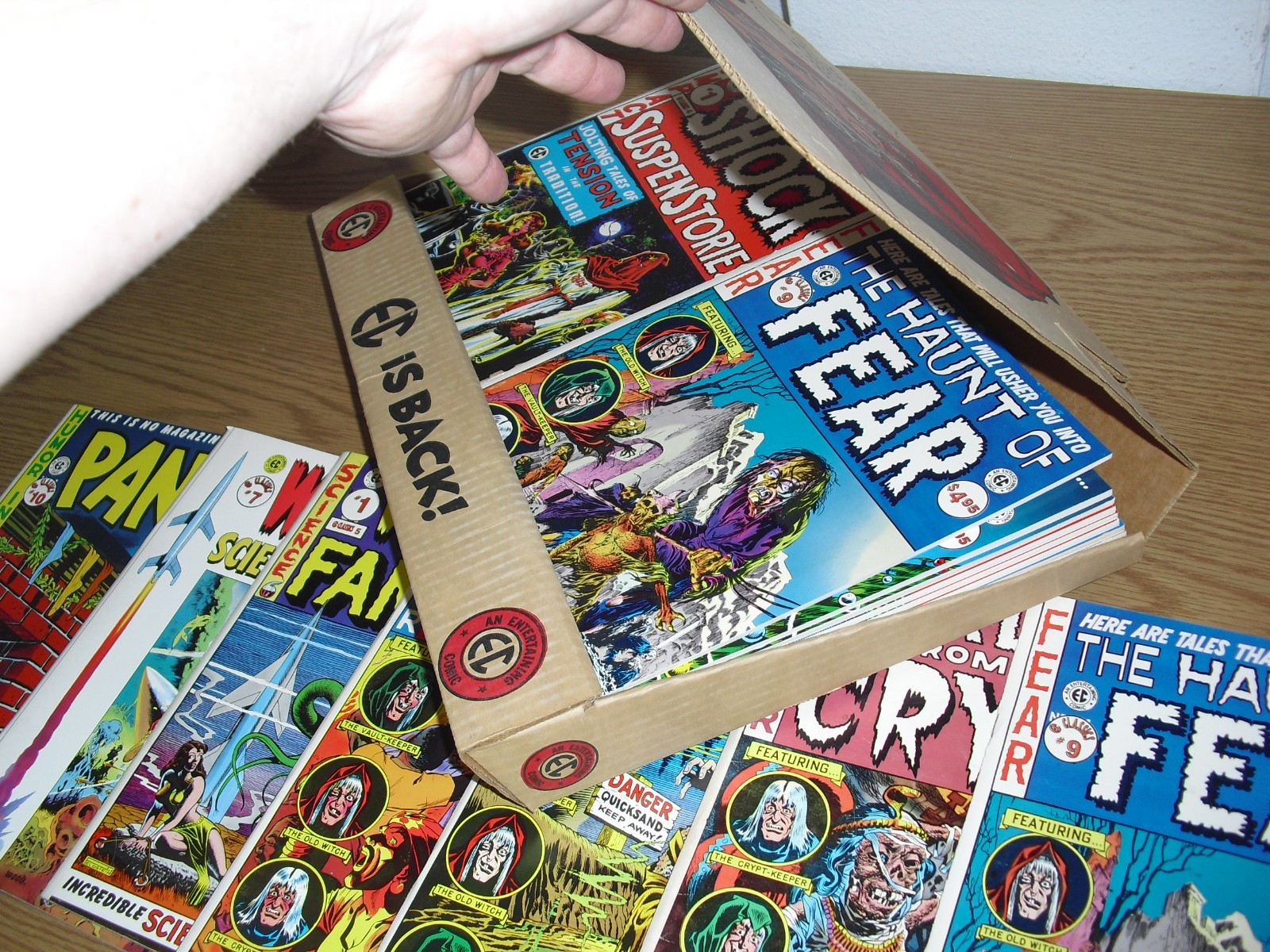 EC is Back! Store Promo Countertop Display Box w/ 25 classic issues Russ Cochran