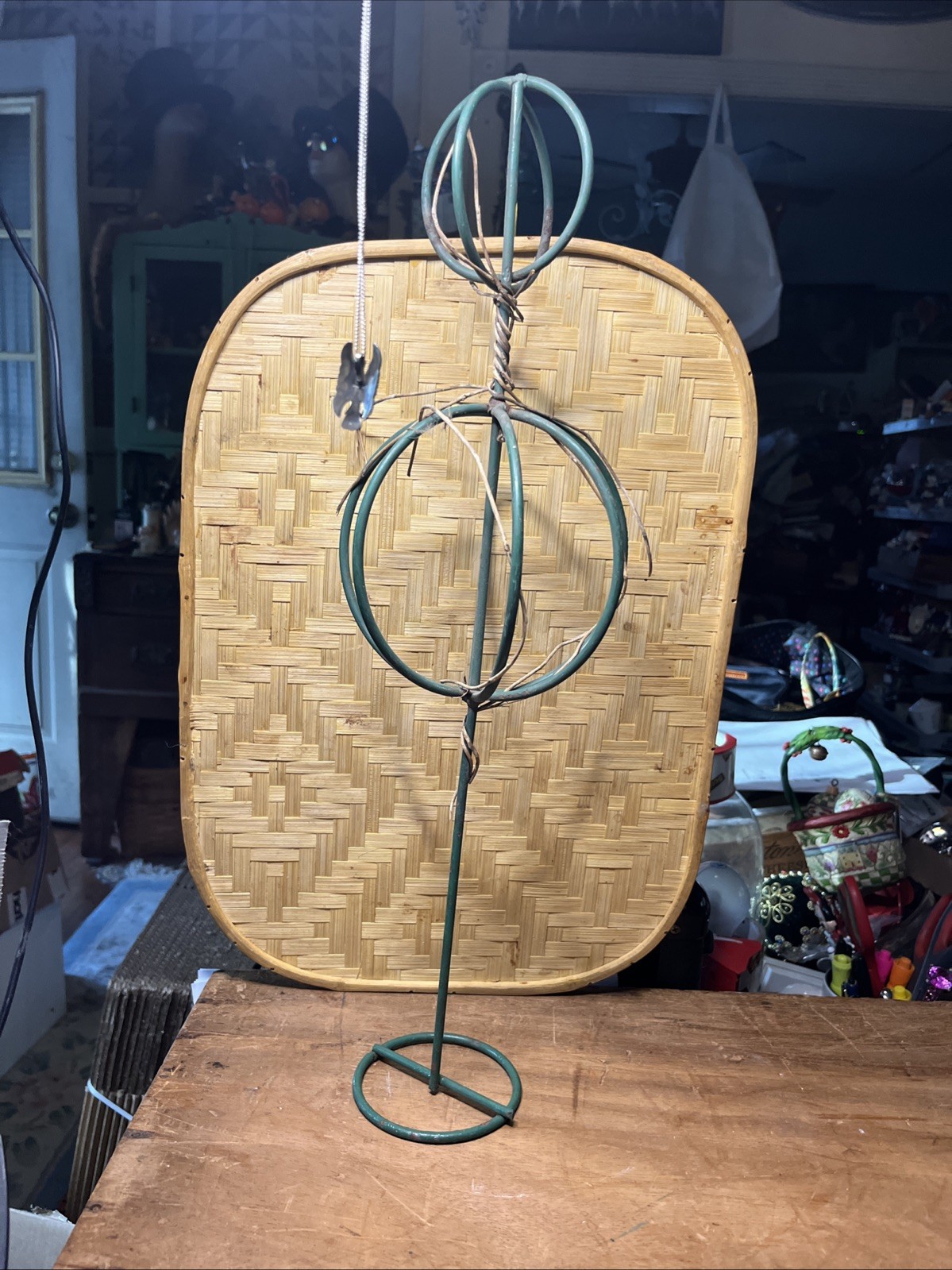 Vintage Wire Hat Wig Stand Metal Bow 21″ Tall Round Bottom Display Decor