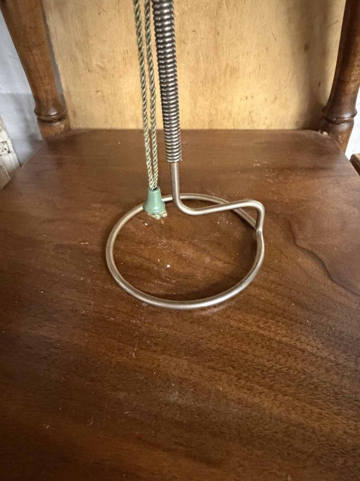 Vtg Mid Century Spring-Loaded Hat/Wig Millinary Store Display Stand.