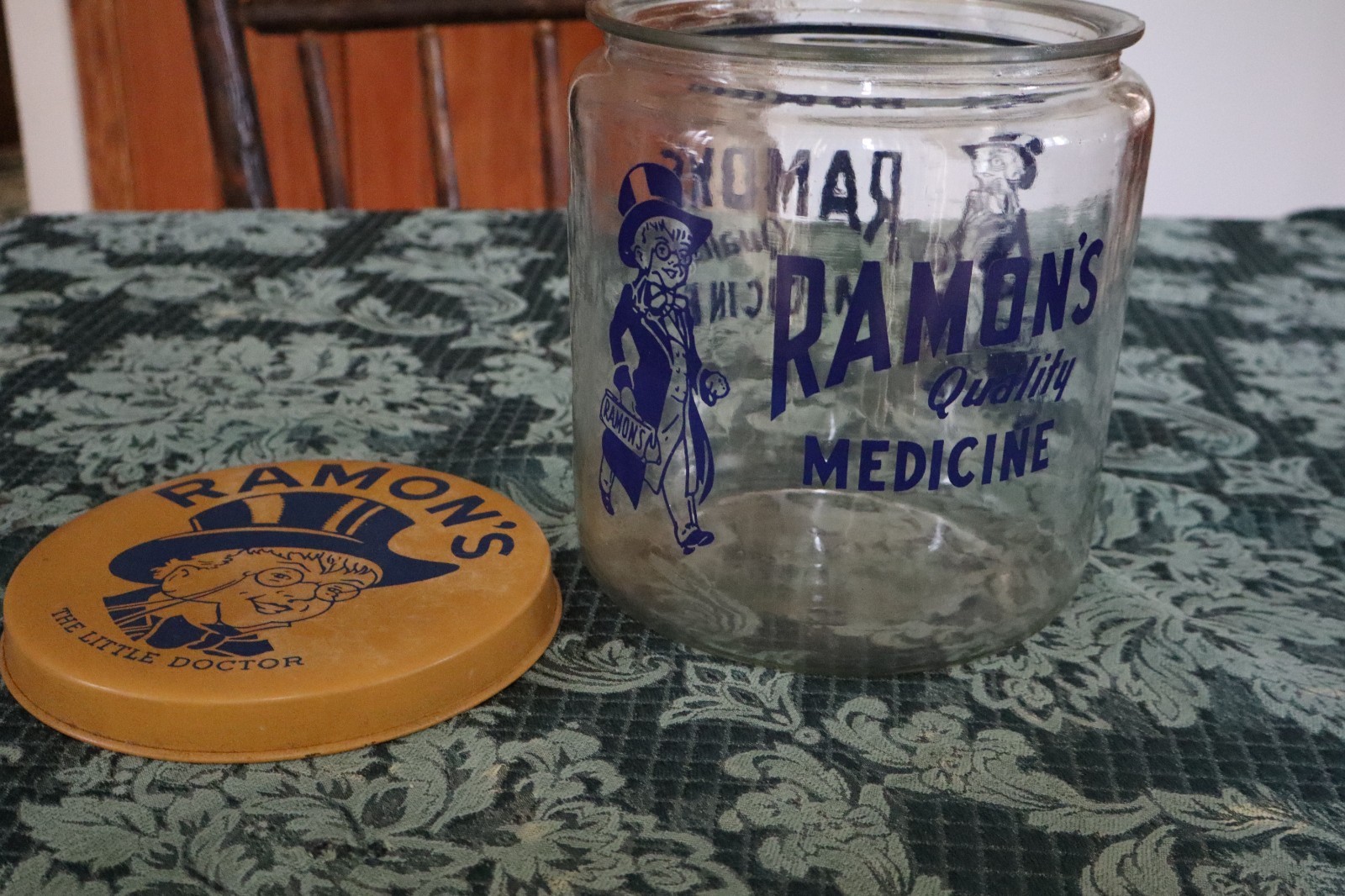 VTG RAMONS QUALITY MEDICINE THE LITTLE DOCTOR COUNTER TOP DISPLAY JAR
