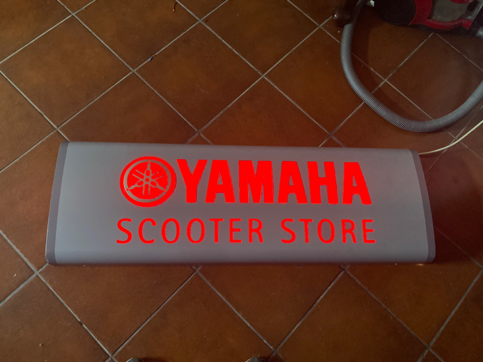 Insegna Luminosa Yamaha scooter store ottima per arredamento officina o in stile