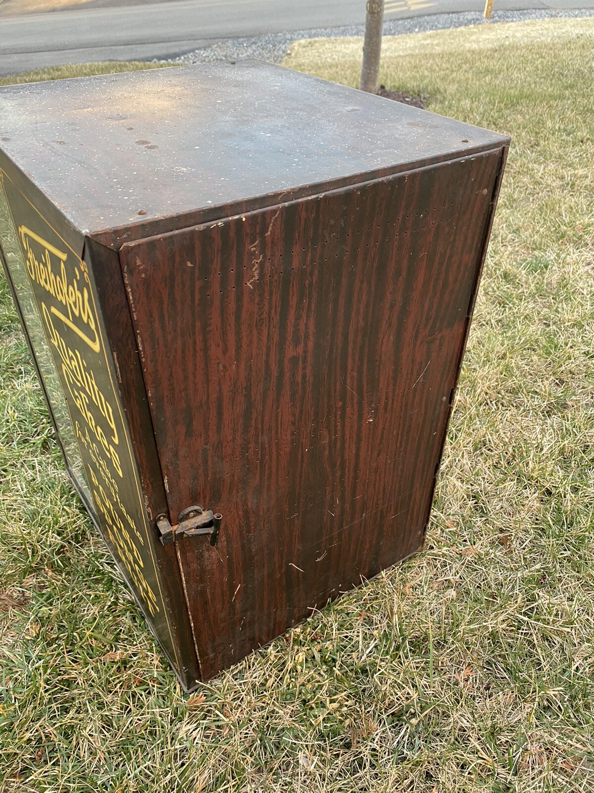 VINTAGE FREIHOFER’S CAKE DISPLAY CABINET/COUNTERTOP DISPLAY GENERAL STORE