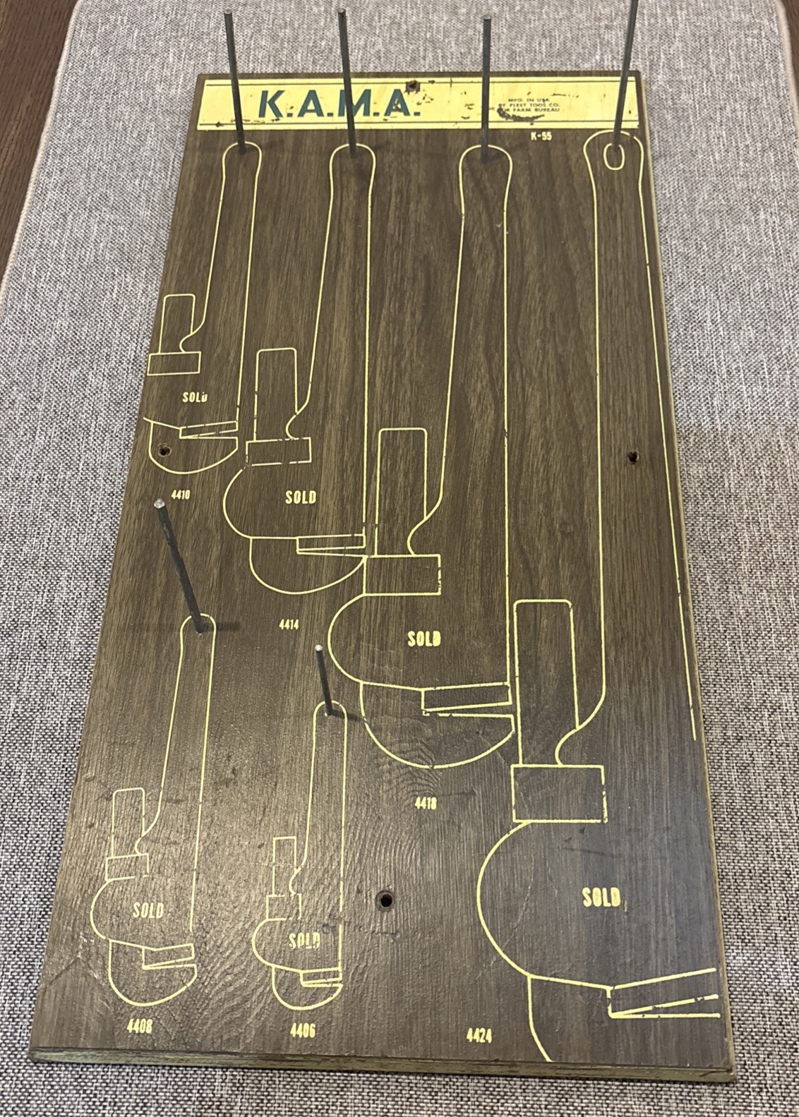 VINTAGE K.A.M.A. BY FLEET TOOL CO. HARDWARE DISPLAY TOOL SET BOARD 24” X 12”