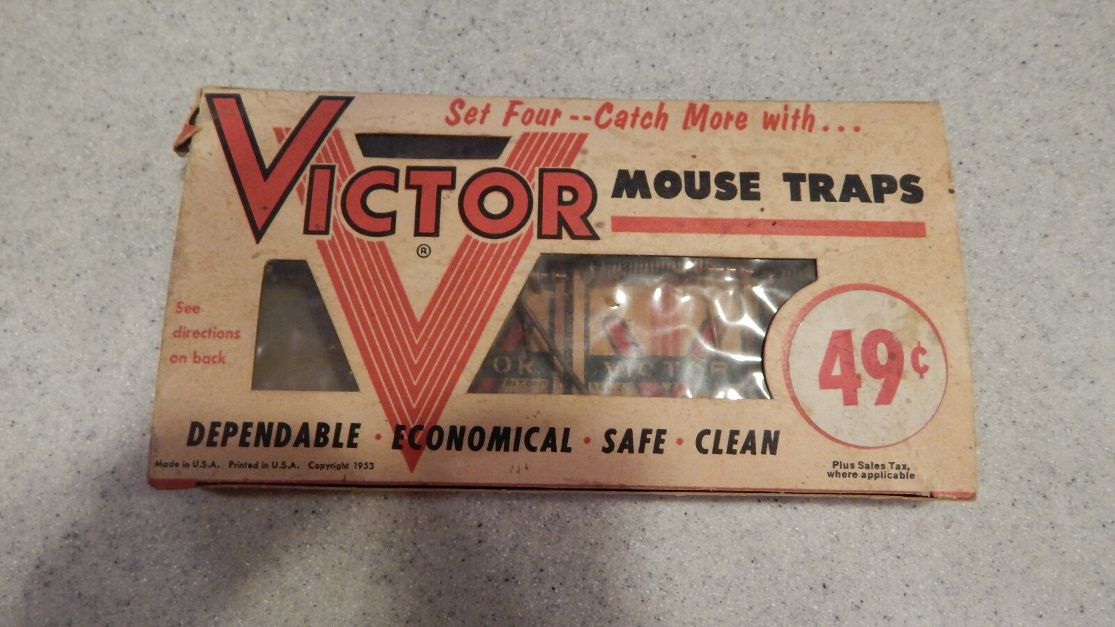 Victor Mouse Traps With Display Box and 3 Unused Traps – 1953