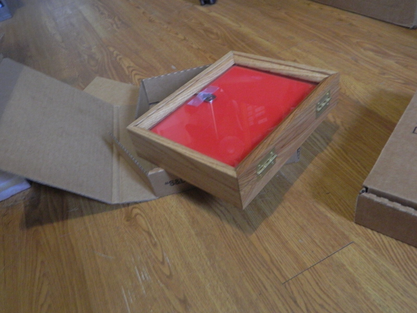 OAK DISPLAY CASE 7.75″ x 9.50 ” x 2.25″ RED LINER BRASS LOCK HINGE’S MADE IN USA