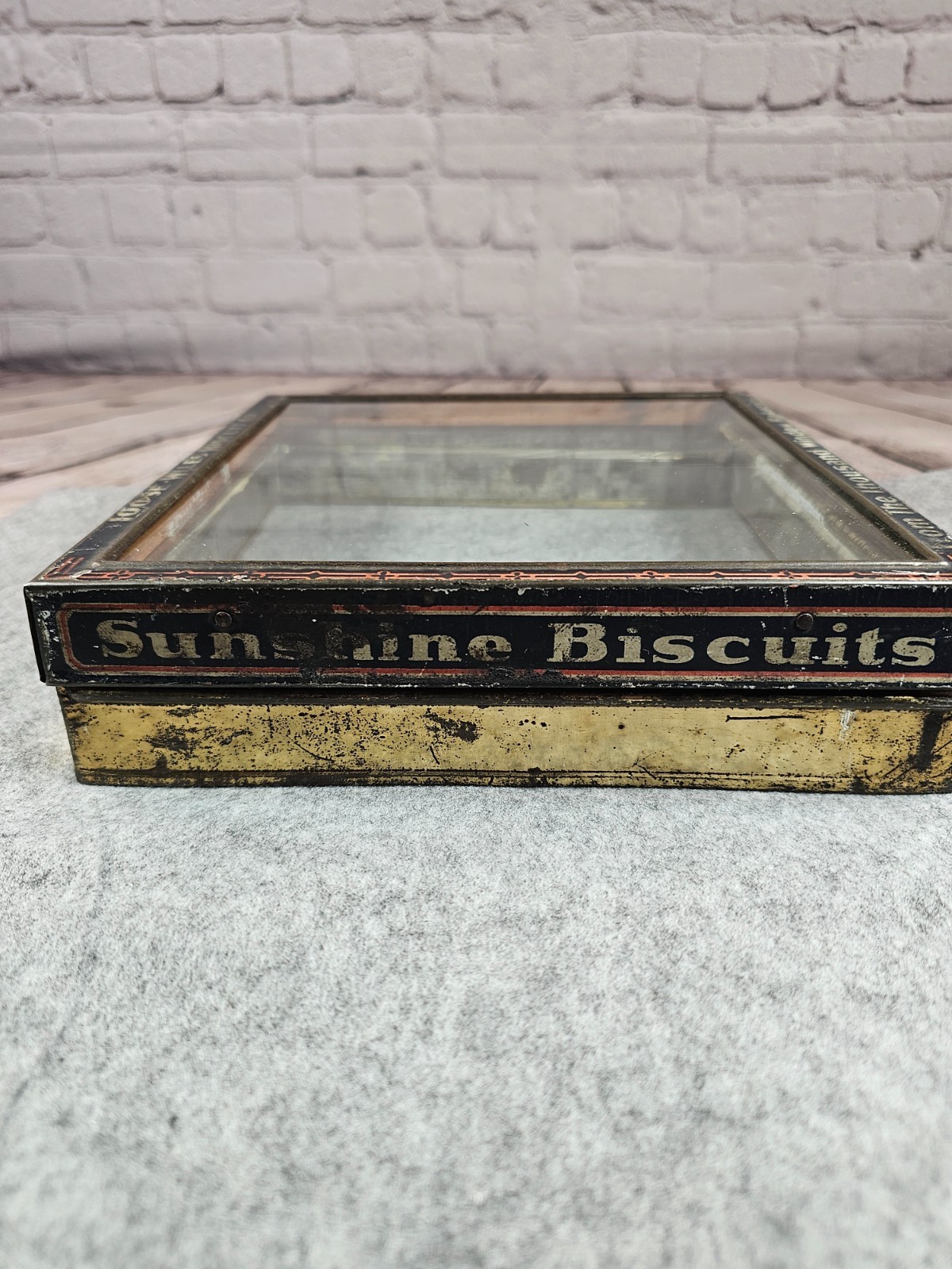 Antique Loose-Wiles Sunshine Biscuits Glass Top Store Display Tin R-20 Rare 9×9″