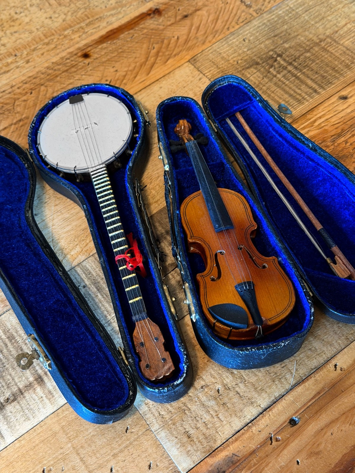 Authentic Models Miniature Instrument Lot Guitar Viola Banjo Violin 4 Pc w/Cases