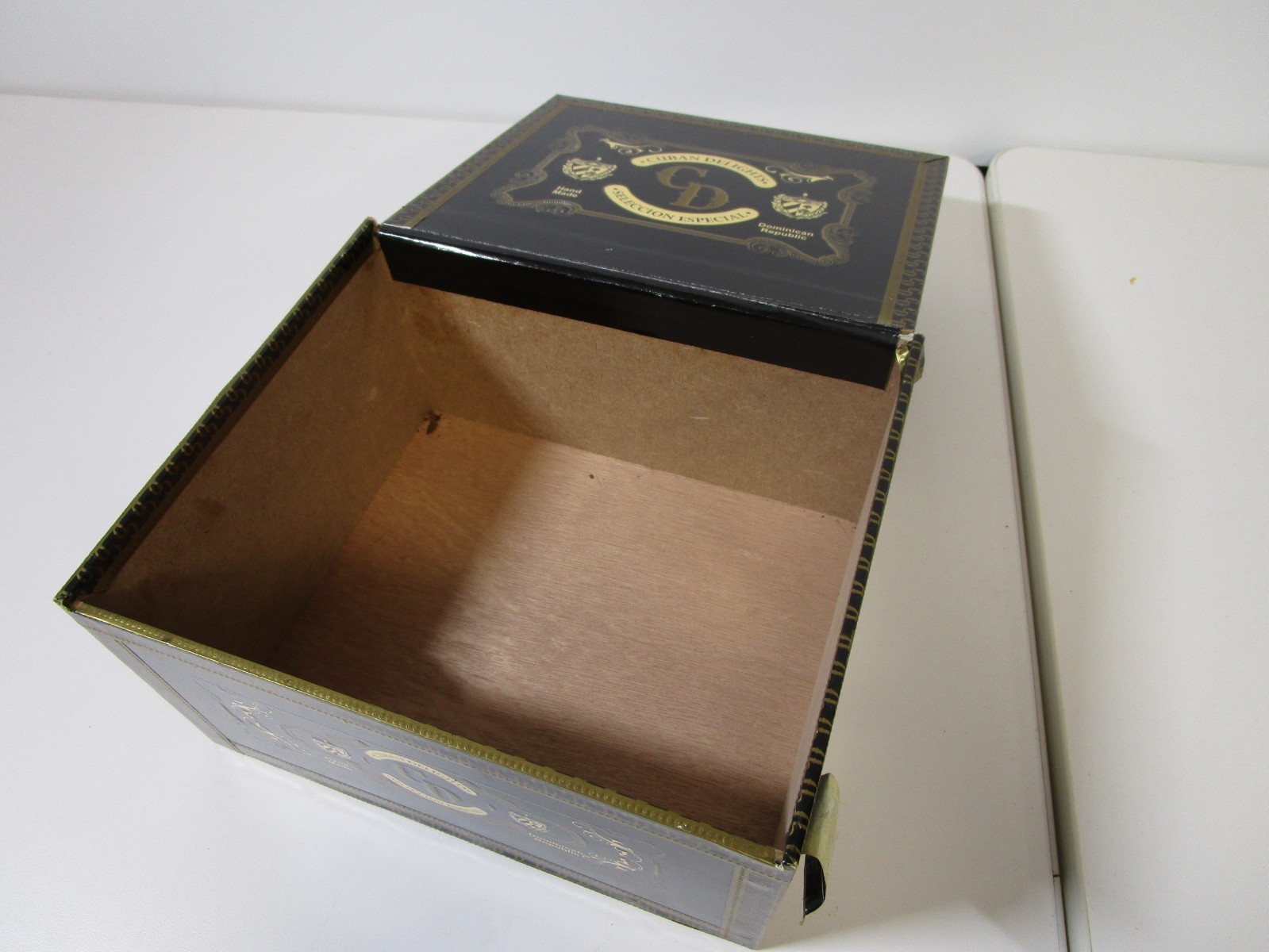Empty VTG Cigar Box Wooden Cuban Delights Especiale 8.5x7x4.5