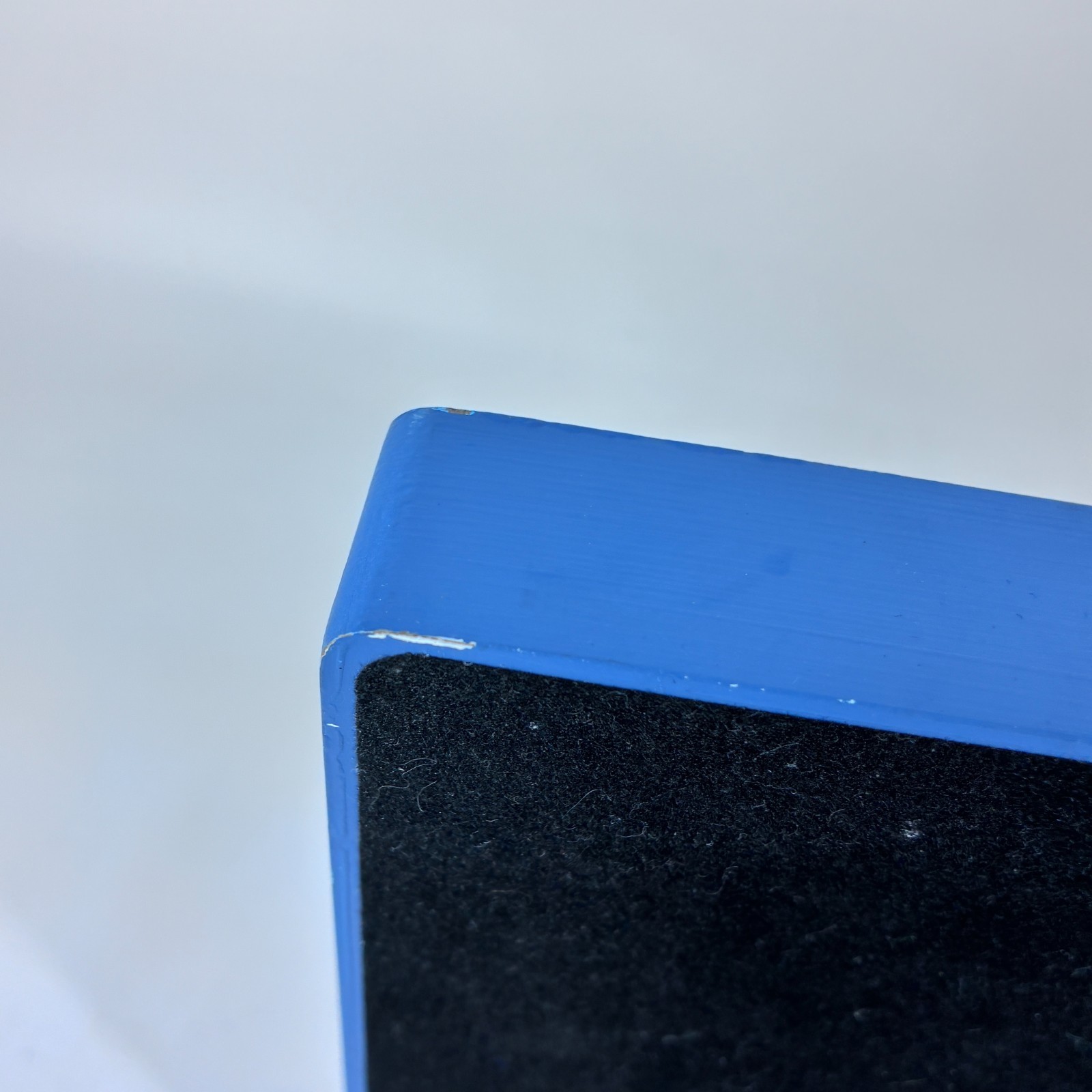 GUCCI Studded Flat Back Countertop Retail Display Blue White 8.5″W x 8″H x 9″L