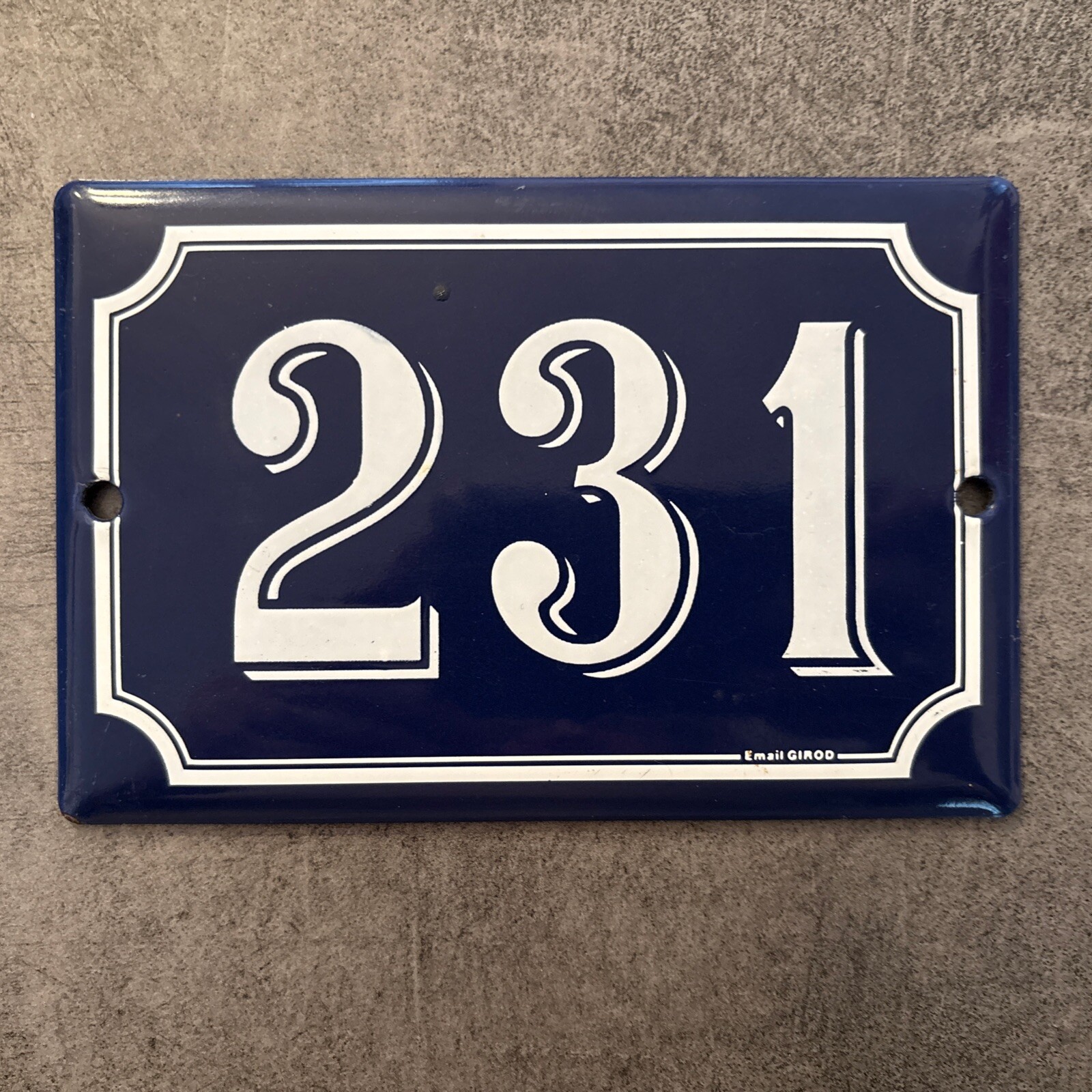 STREET ENAMELLED PLAQUE NO. 231