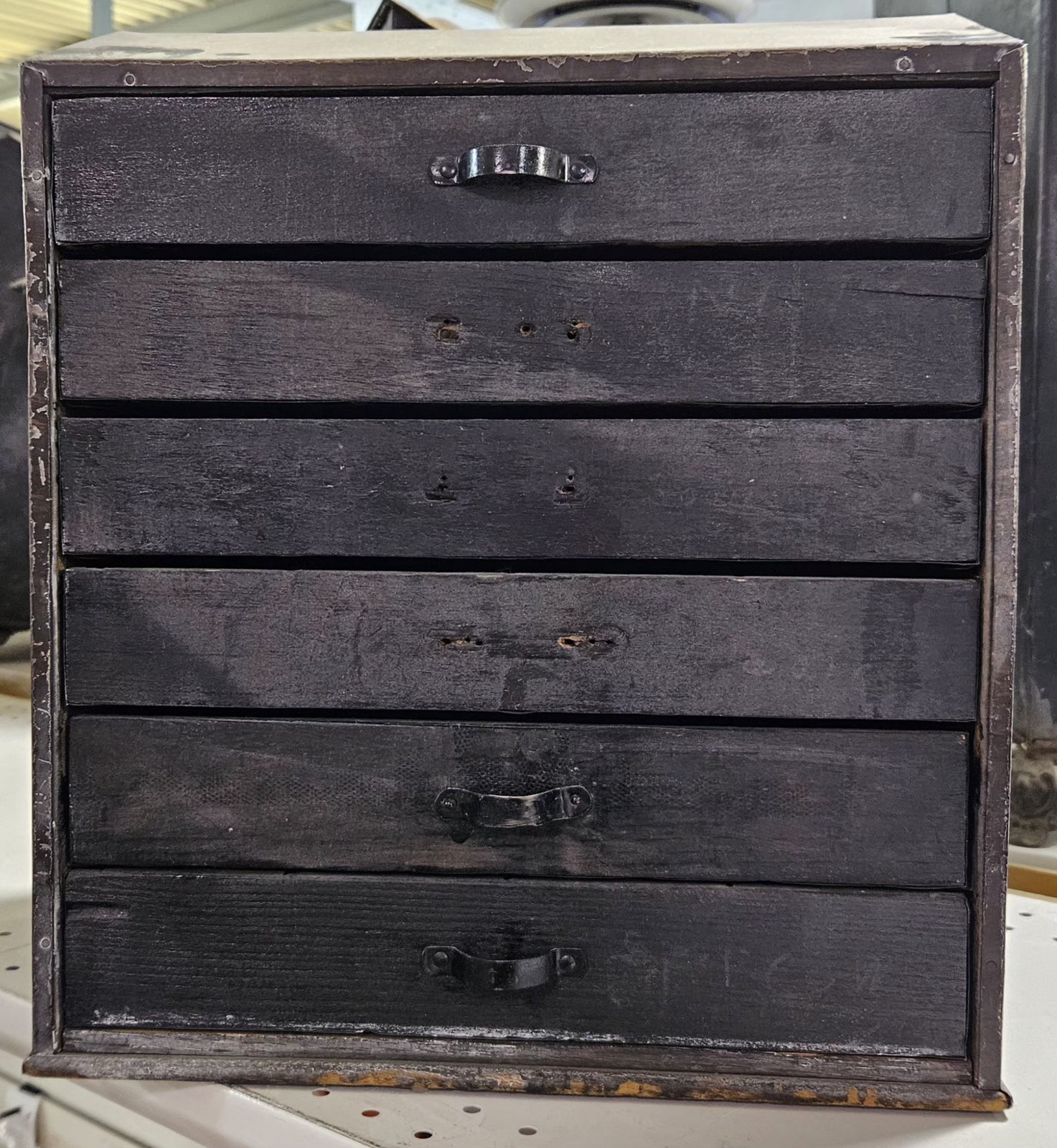 VINTAGE 1930’S-1940’S RIT DYE METAL DISPLAY CABINET WITH 39 BOXES OF RIT DYE