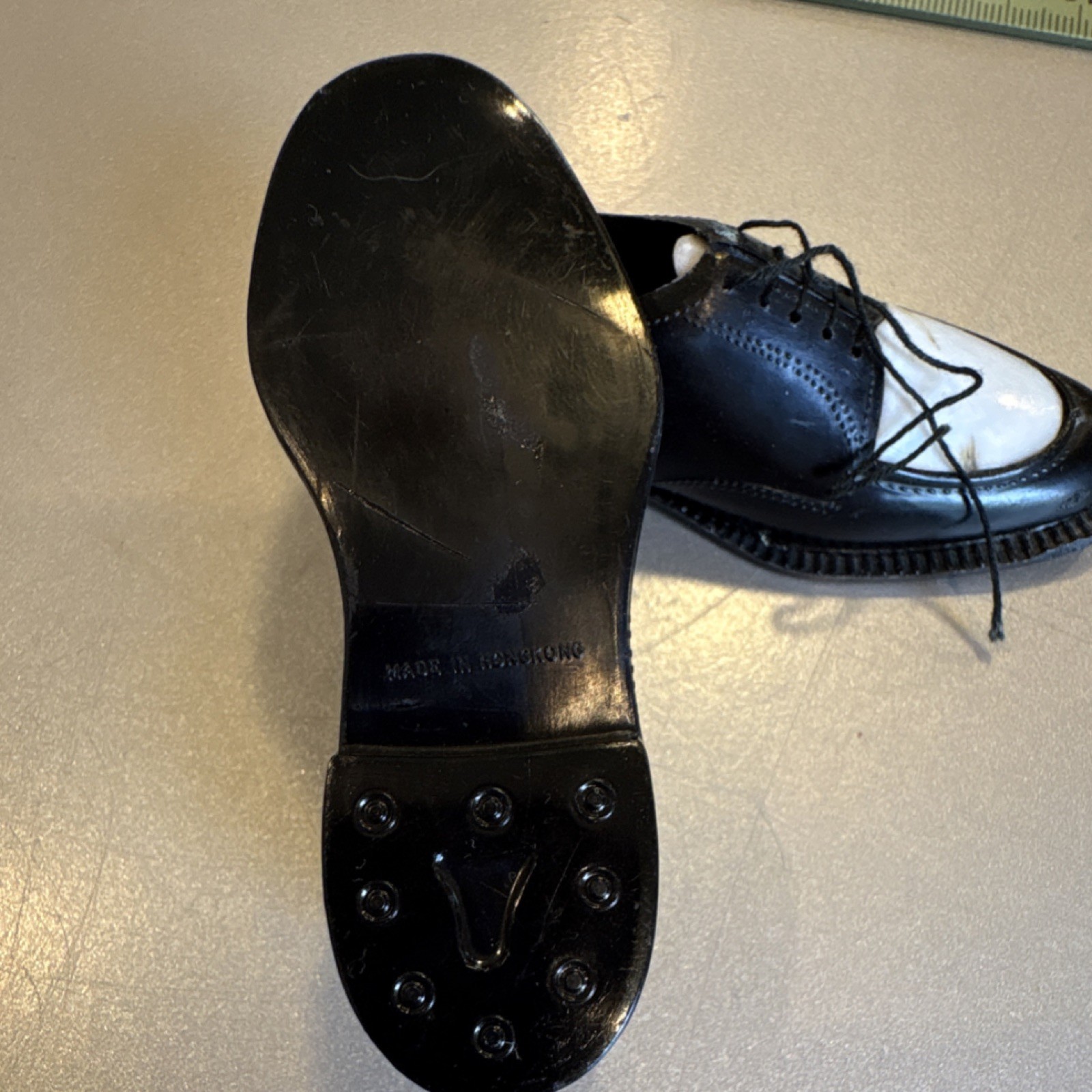 Shoes Salesman Black and White Plastic Set of 2 Made in Hong Kong Two Mold Unit