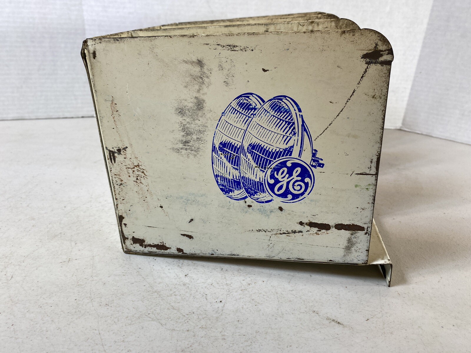 GE vintage General Electric Automobile Lamps Divided Shelf Metal display 5D9