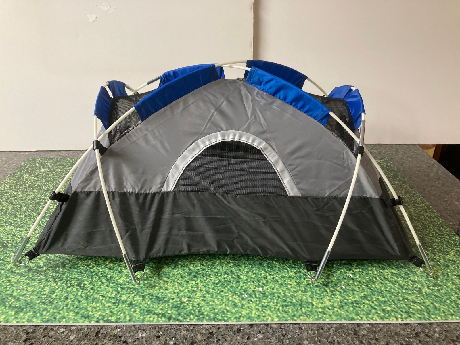 Field and Stream Tent – Store Display Salesman Sample “New” Never Displayed
