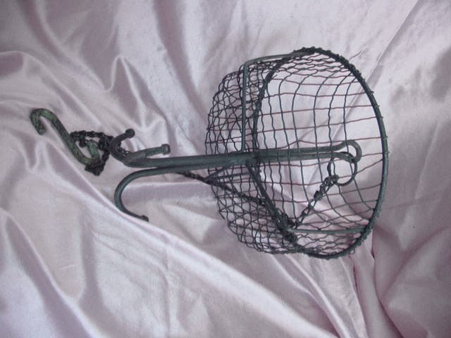 VINTAGE 1940s ERA MOM & POP FOOD CORNER STORE HANGING FRUIT VEG. DISPLAY BASKET
