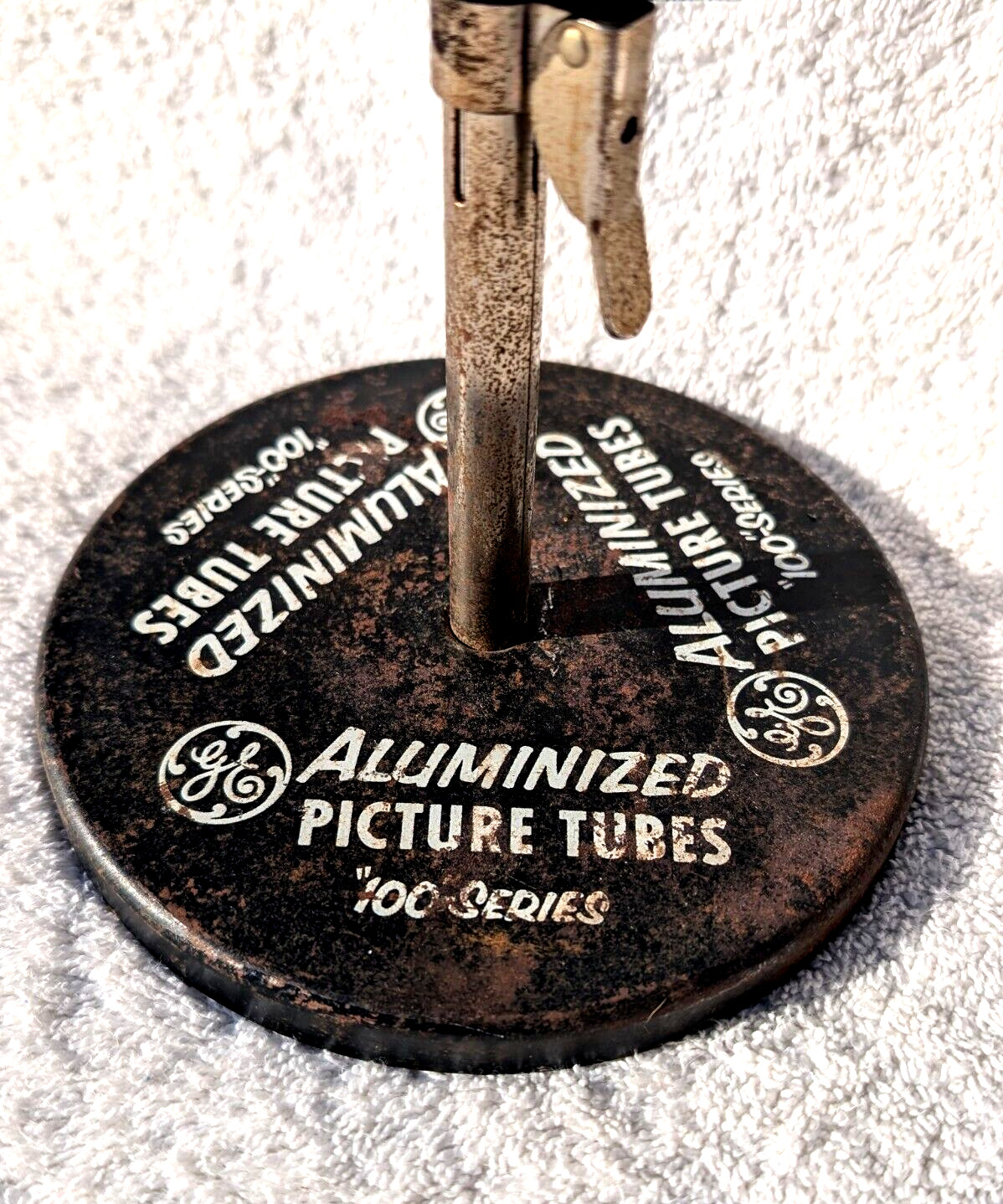 G.E. General Electric 100 Series Aluminized TV Picture Tube Store Display c.1956