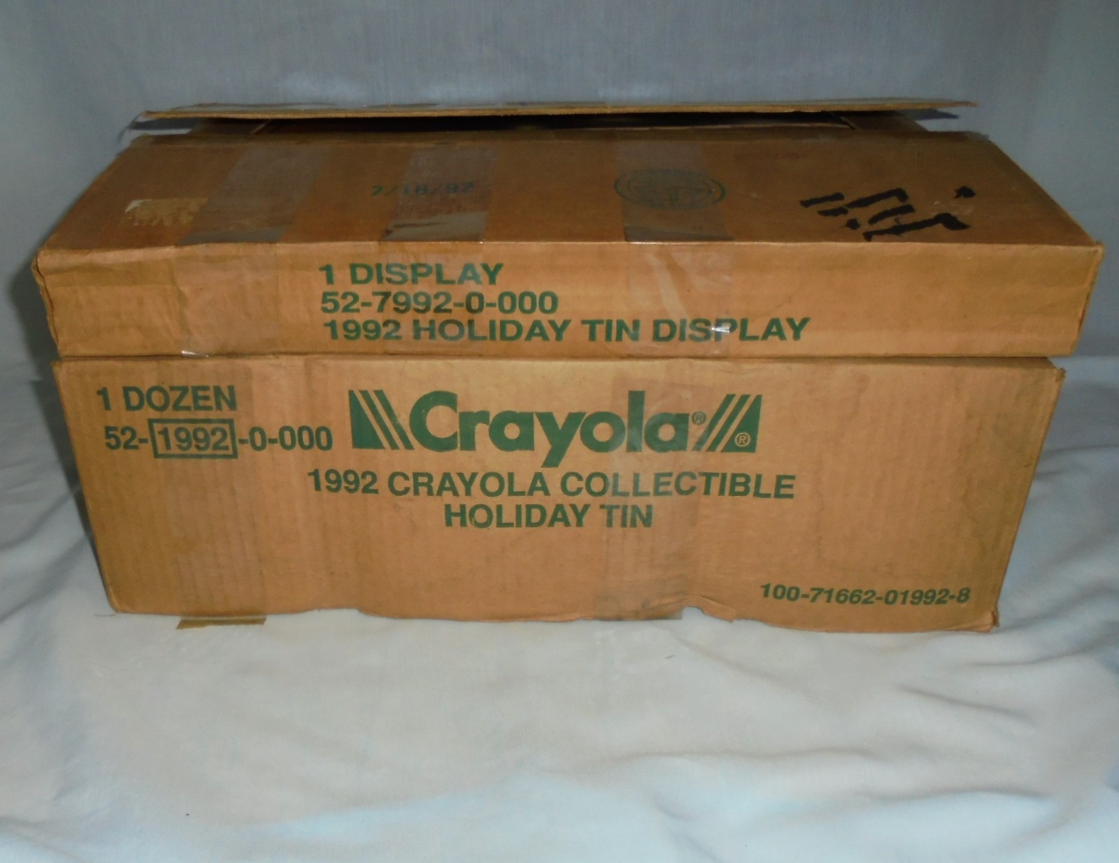 Crayola Collectible Holiday Tin Ornament Bear 64 Crayons Box Store Display 1992