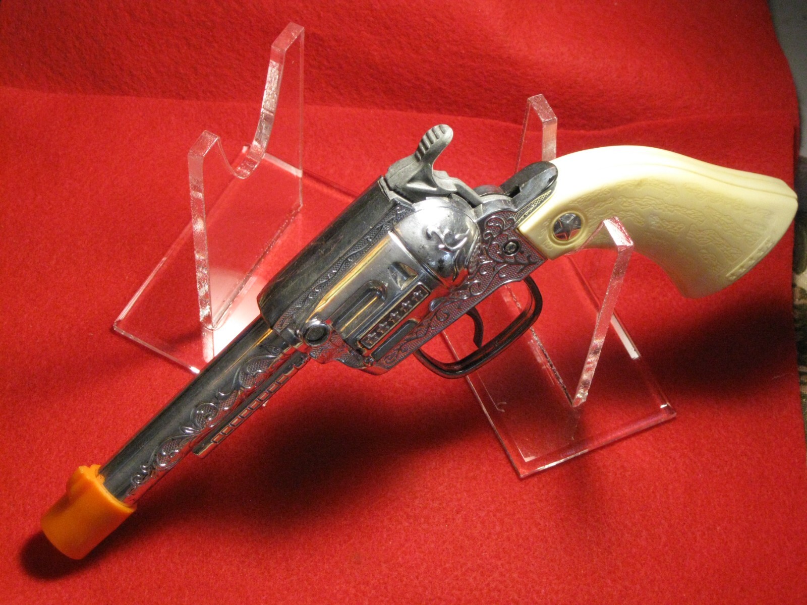 Acrylic 4″ CIVIL WAR WW2 SWORD PISTOL Display Stand 2 pcs