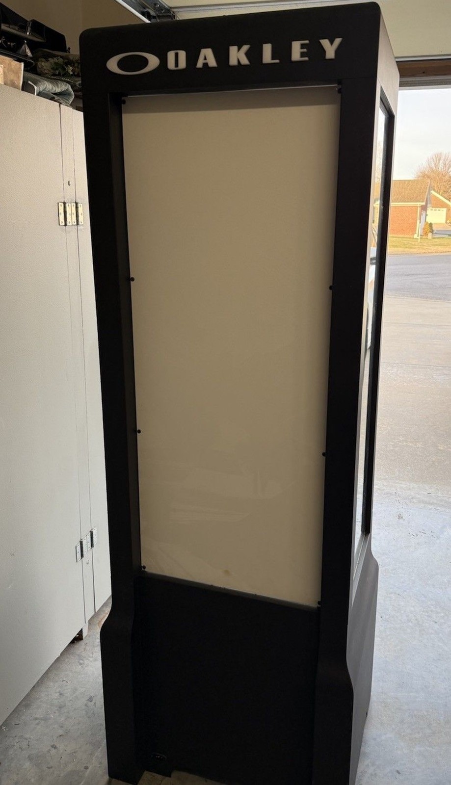 OAKLEY SUNGLASSES RETAIL DISPLAY CASE BLACK 72” LIGHTS GLASS SHELVES MIRRORED