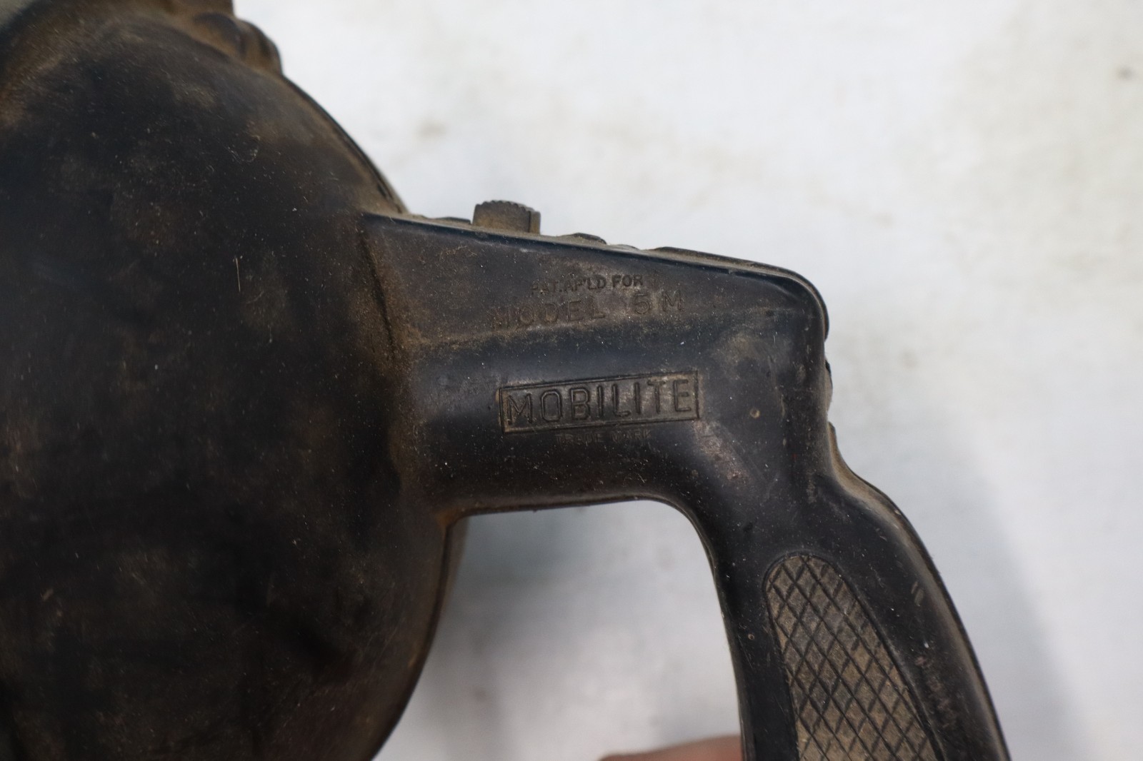 Vintage Model 5M Mobilite. Rough, cracked glass, cut cord. for parts or display