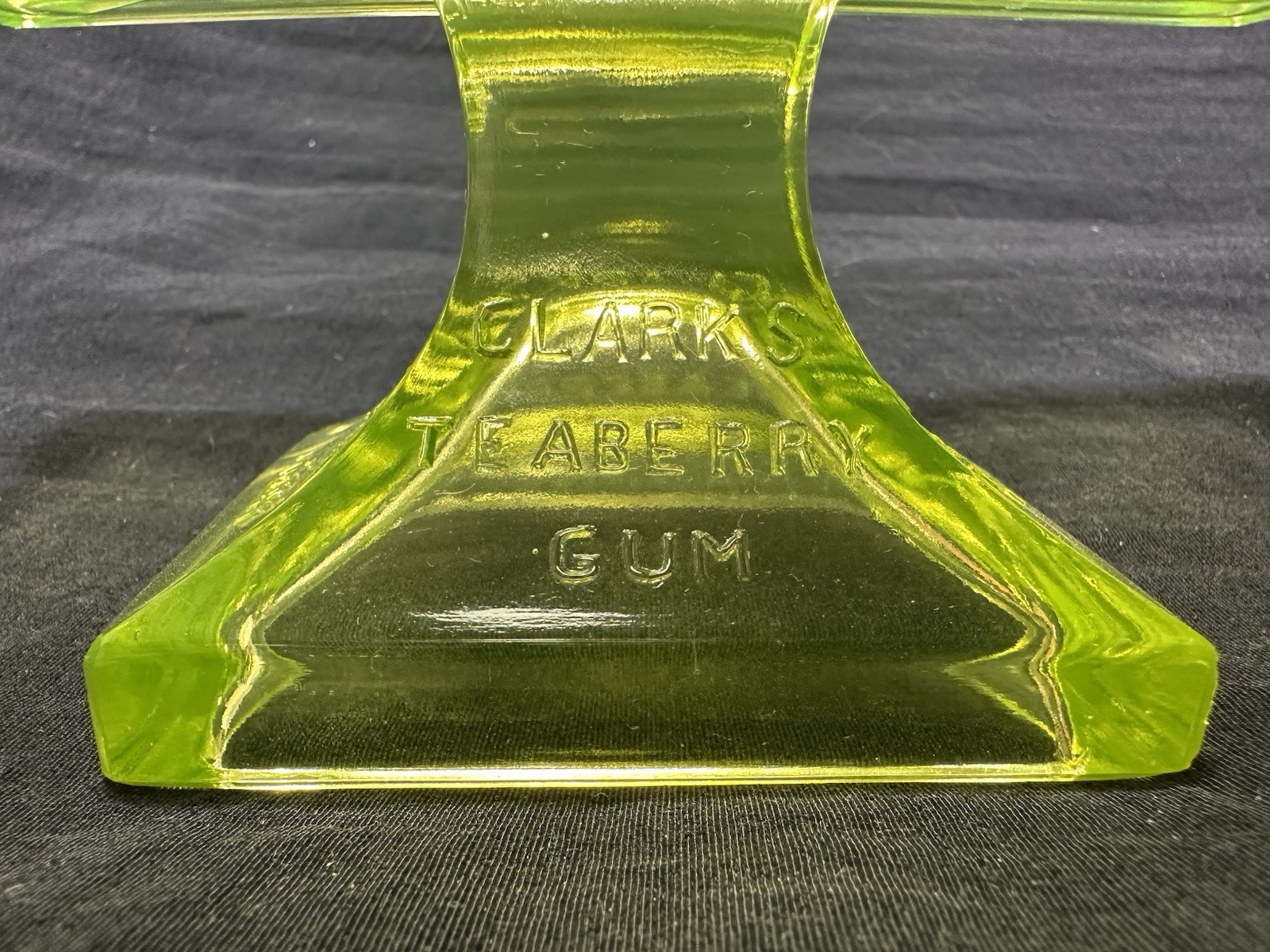Vintage Vaseline/Uranium Clark’s Teaberry Gum Glass Display Tray w/ Original Gum