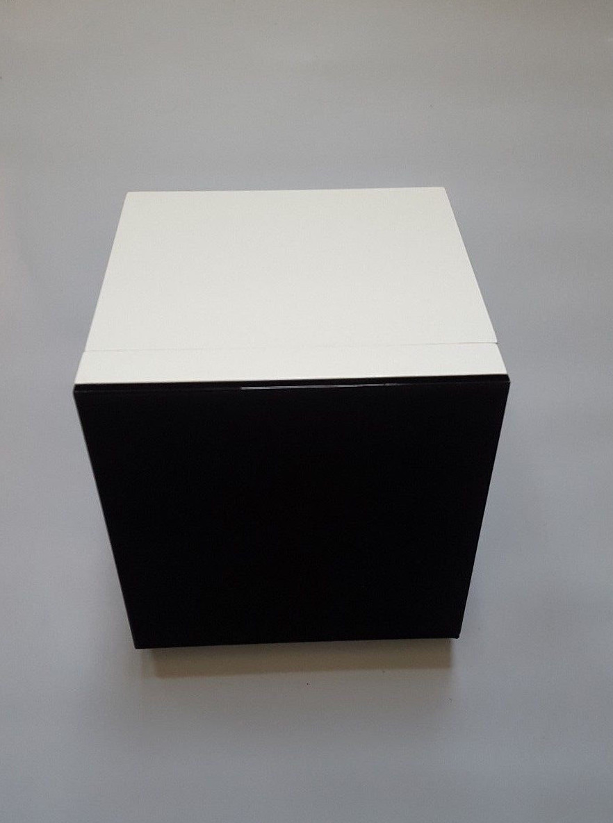 MARC JACOBS ONE PIECE LOGO DISPLAY UNIT IN WHITE PLEXIGLASS & WOOD w BLACK BASE