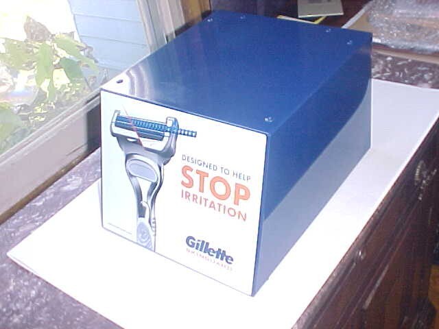 Gillette RAZOR Store counter Display GILLETTE SKINGUARD 2019 PROCHER & GAMBLE CO