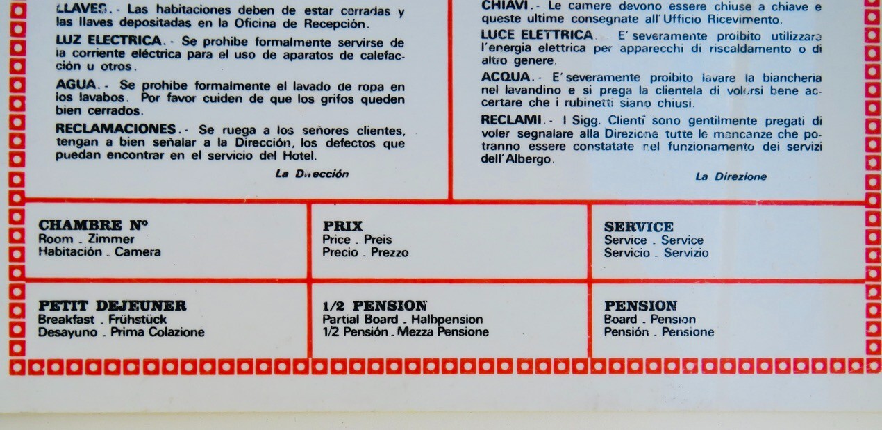 PLAQUE DE RÈGLEMENT D’HÔTEL ANNÉES 1960