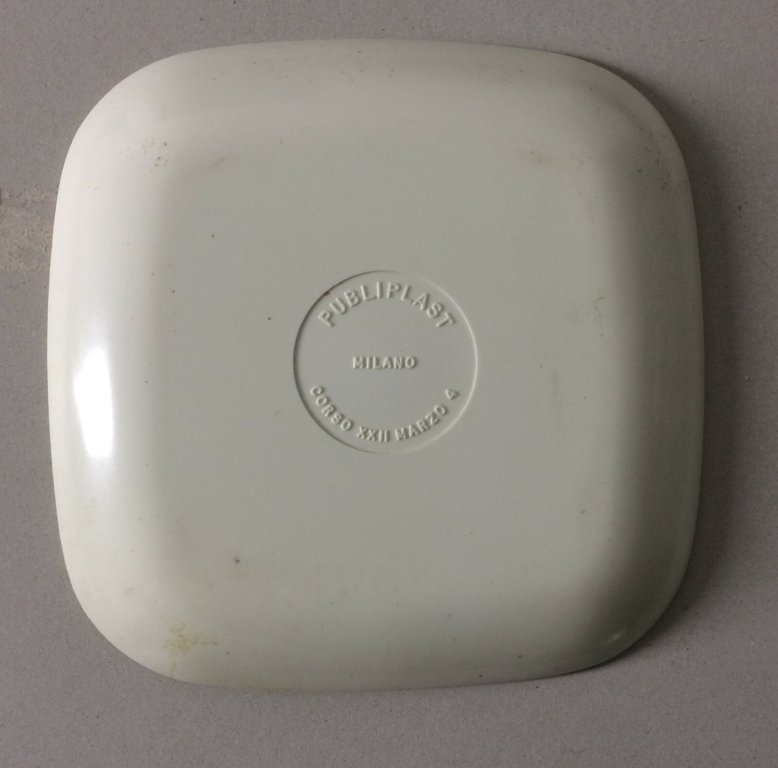 DISTILLERY-LIQUORS-VERMOUTH-CARPANO-PUNT AND MES-ADVERTISING ASHTRAY-MILAN