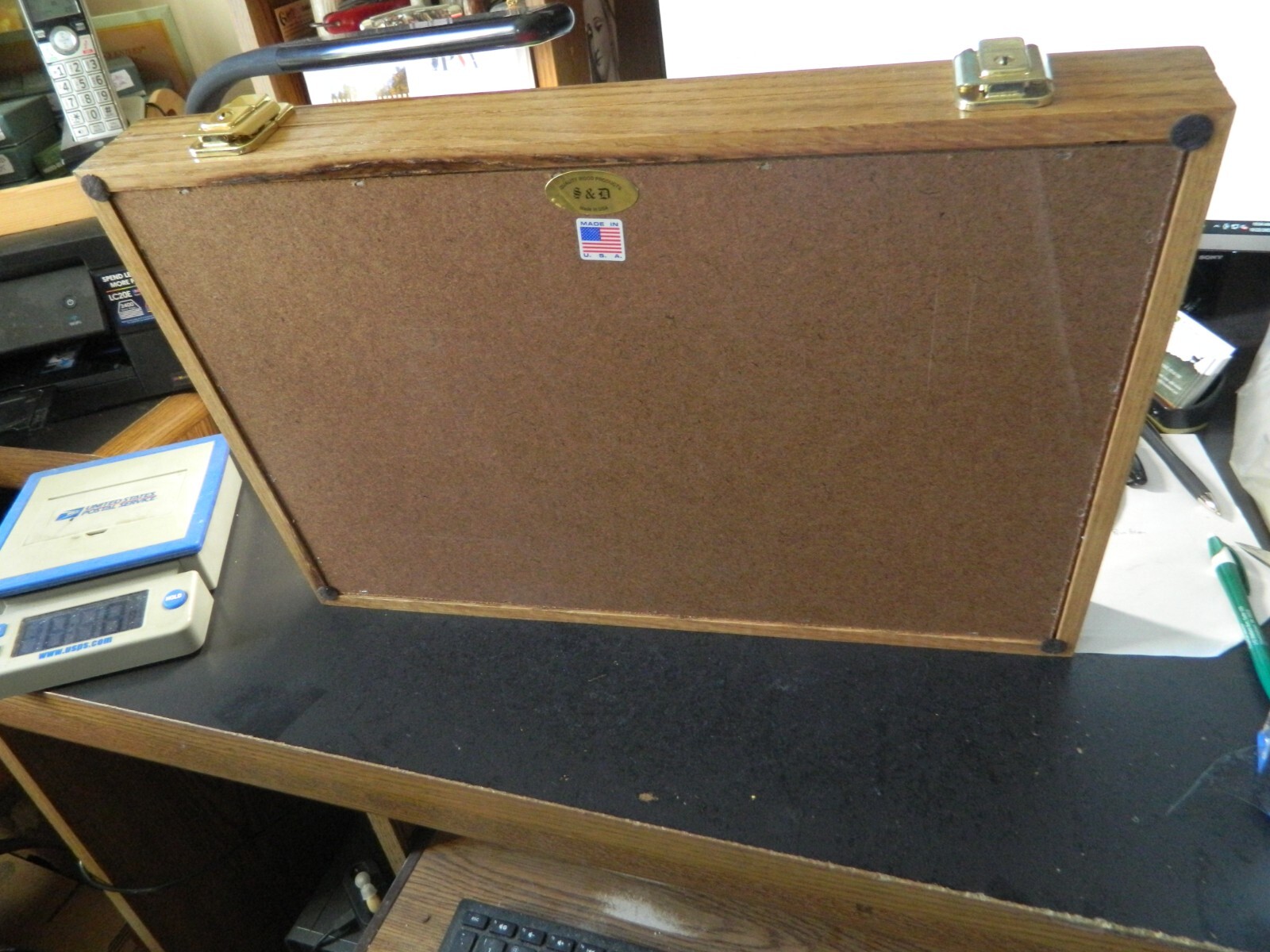 OAK DISPLAY CASE 7.75″ x 9.50 ” x 2.25″ RED LINER BRASS LOCK HINGE’S MADE IN USA