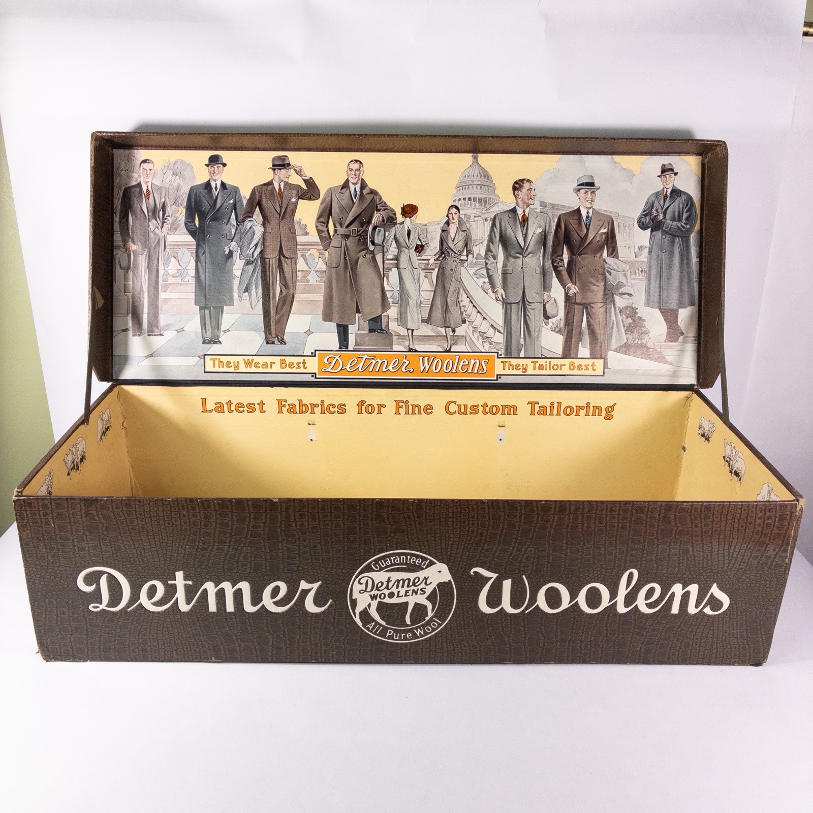 Rare 1930s DETMER WOOLENS Store Display Salesman Box Case US Capitol 27.5″ Vtg