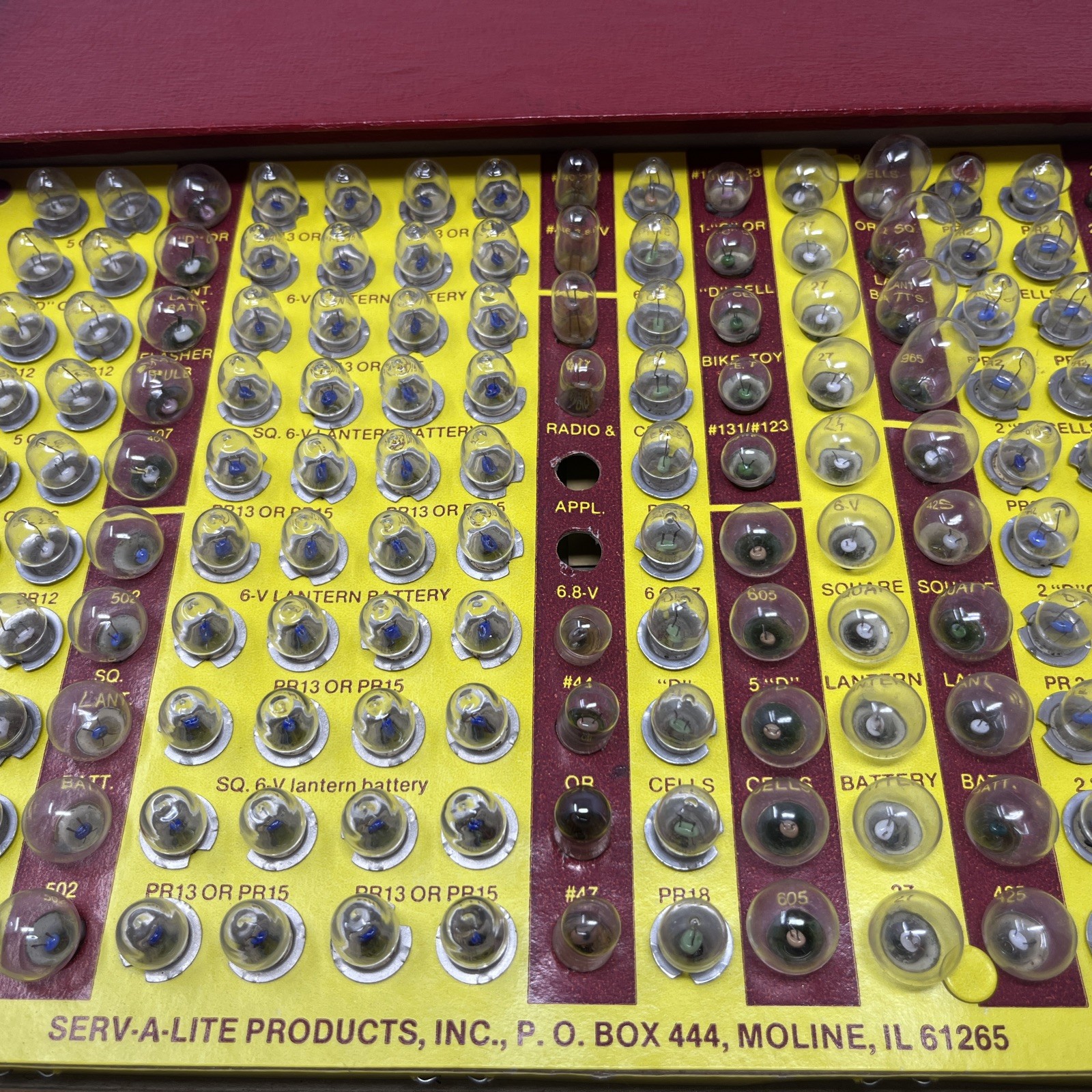 Vintage SERV-A-LITE Flashlite Bulb Merchandiser No. 300 – with Bulbs Display