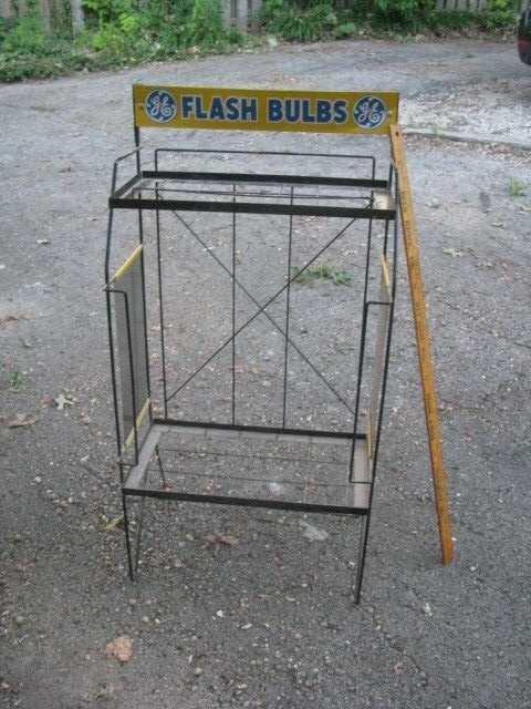  VINTAGE GE FLASH BULBS LARGE ADVERTISING TIN SIGN STORE DISPLAY 37″x19″x14″