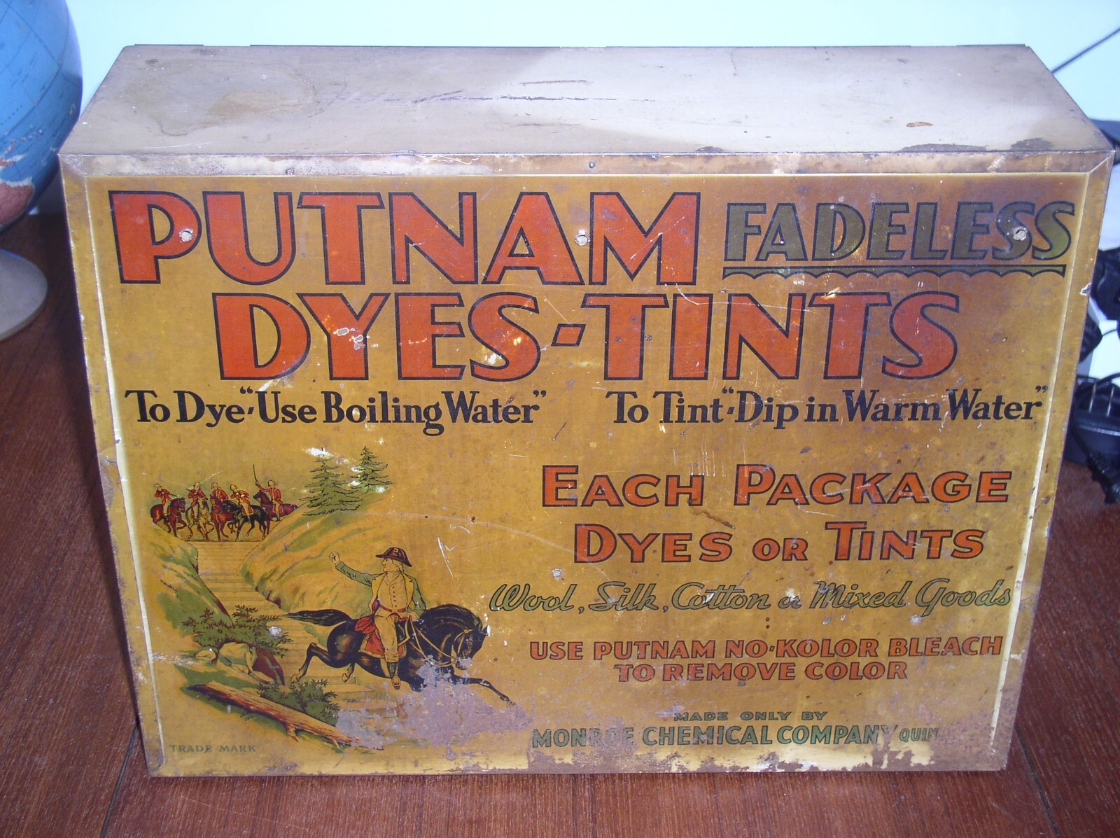 Putnam’s Fadeless Dyes-Tints antique Store Counter Display Cabinet Metal/Wood