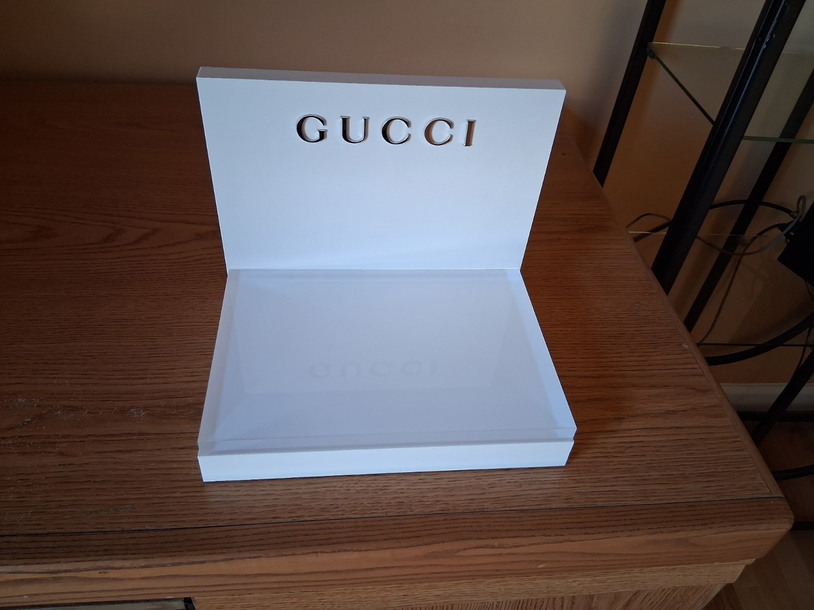 NEW GUCCI SUNGLASSES & EYEGLASSES DISPLAY, UNIT MADE IN ITALY. WHITE PLEXIGLASS