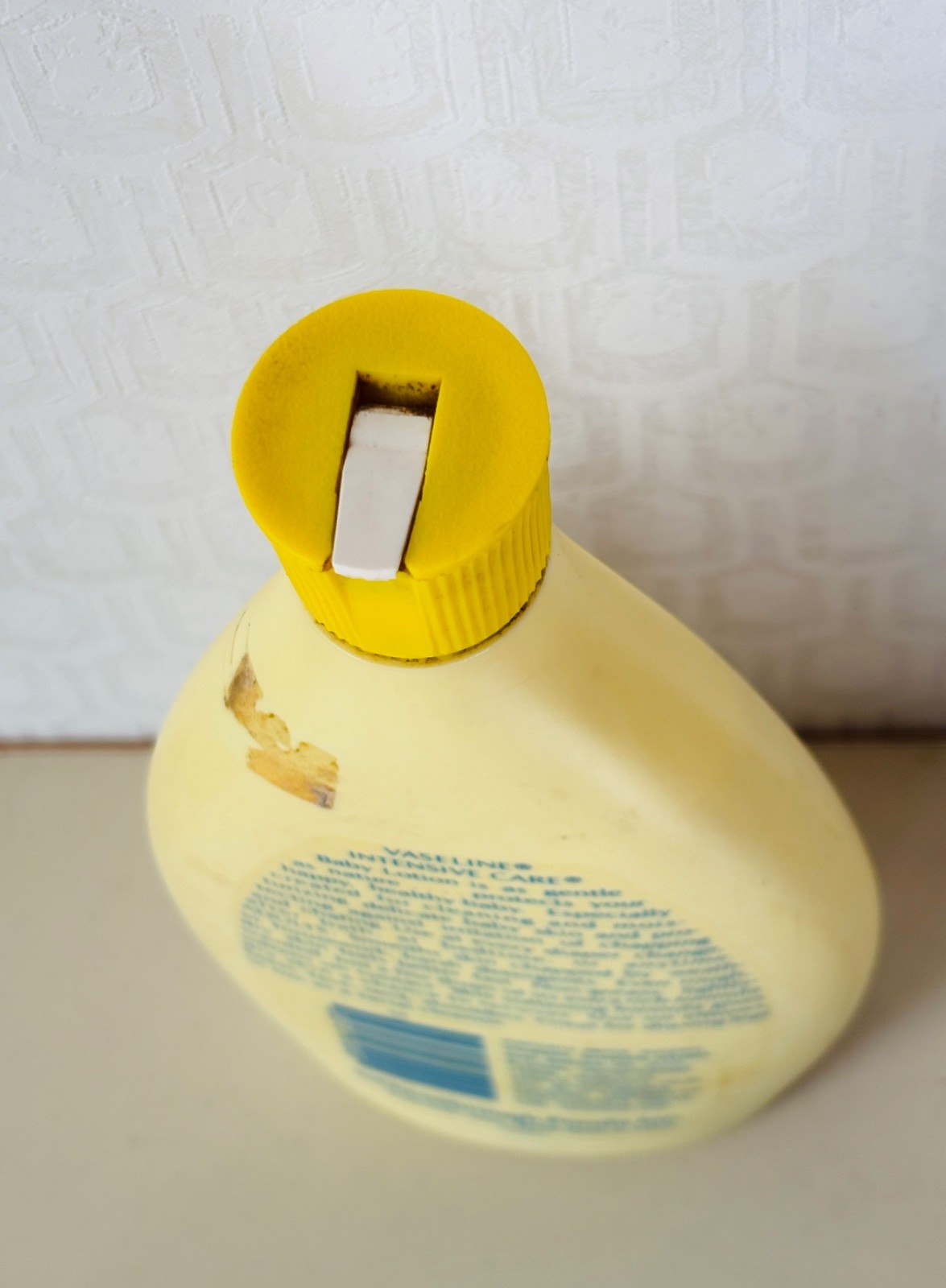 NOS VTG VASELINE INTENSIVE CARE BABY LOTION 16OZ MOVIE TV PROP YELLOW BOTTLE