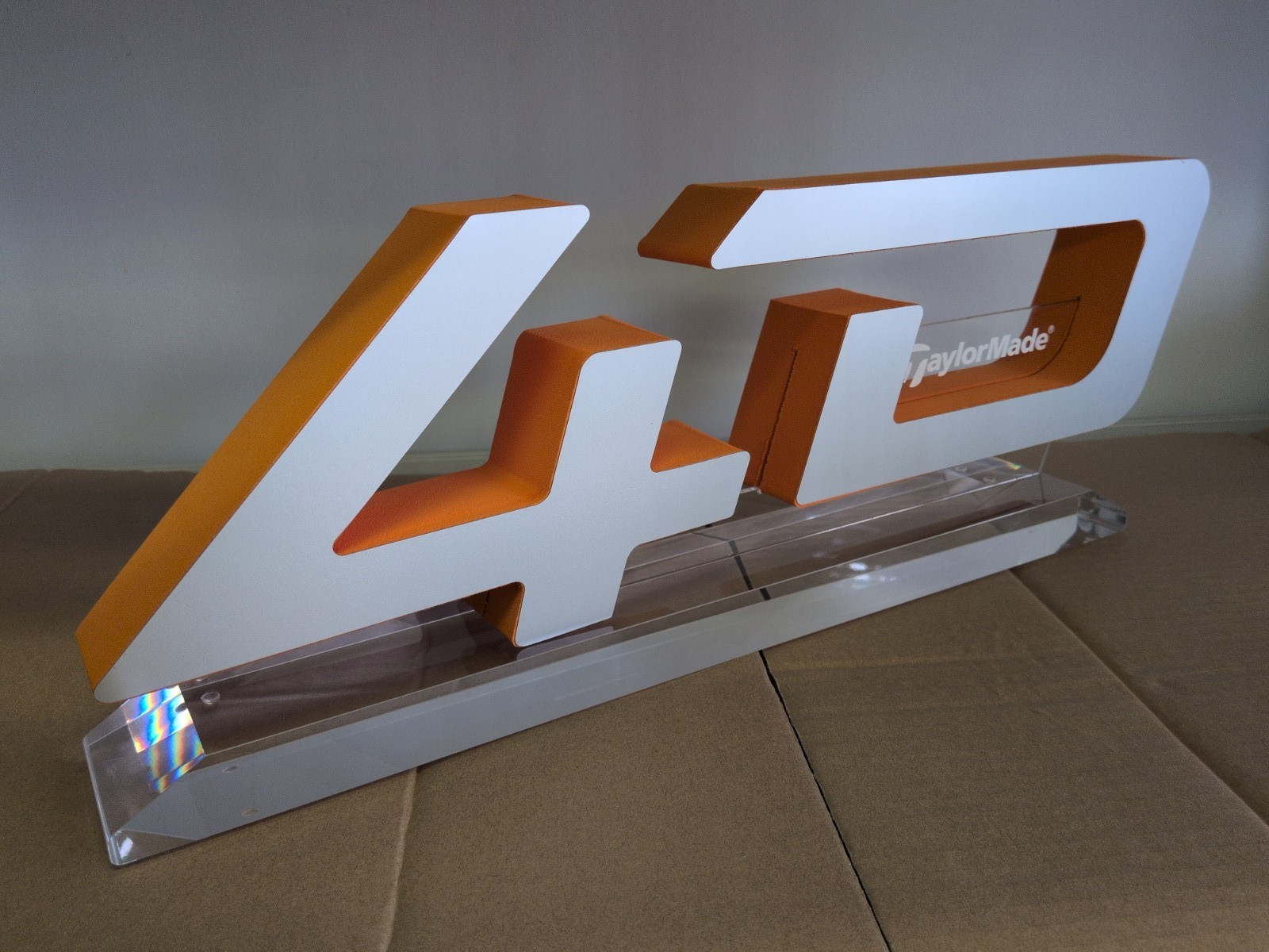 TaylorMade Qi4D Logo Display Block