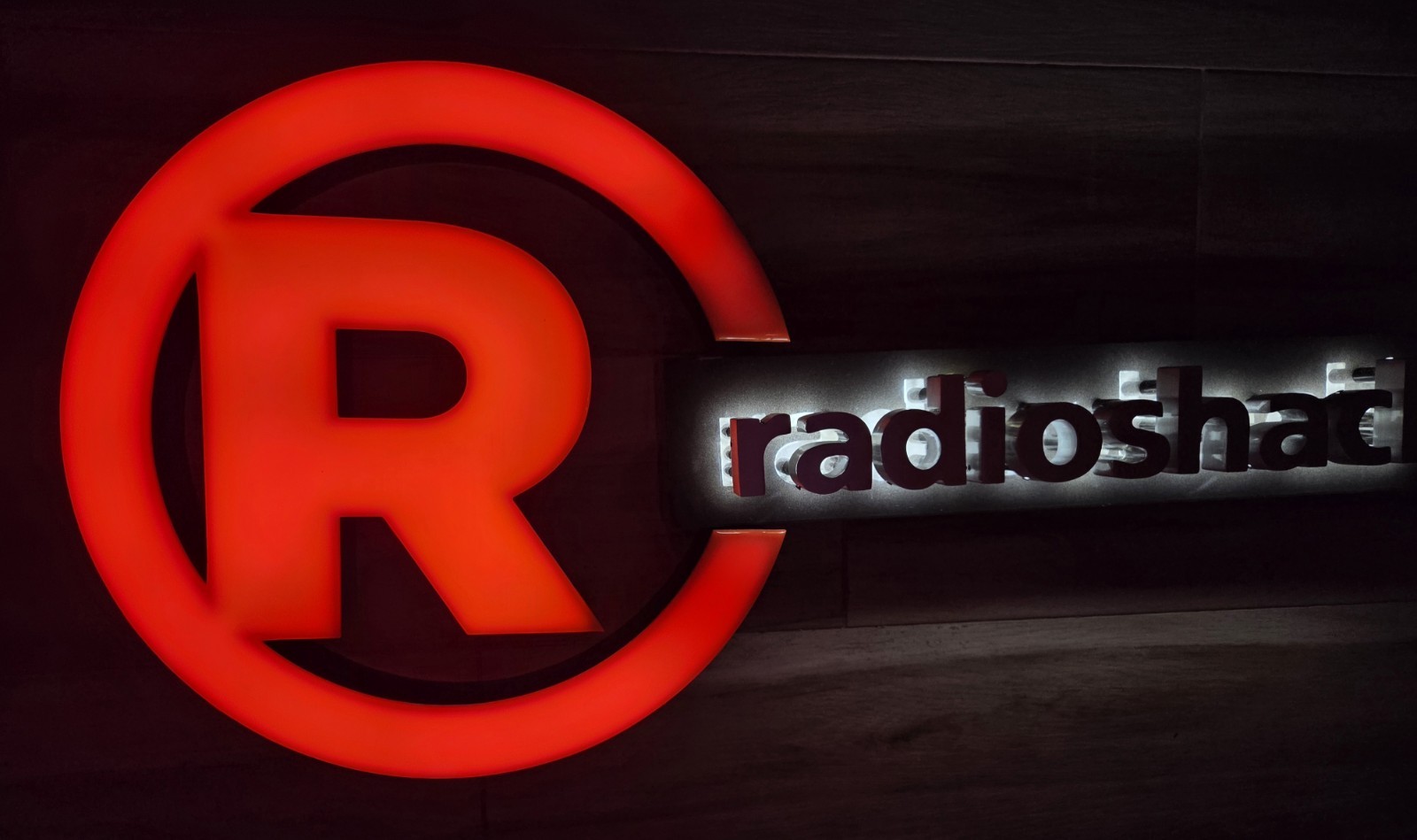 AUTHENTIC Vintage RadioShack Light Up Neon LED Sign 42″ x 20″ Radio Shack 120v