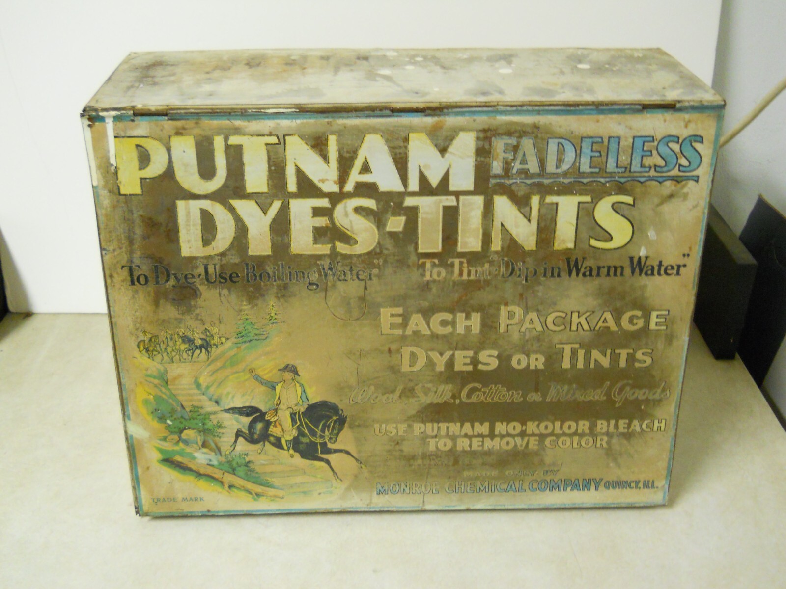 Putnam Dyes-Tints Fadeless Metal Cabinet Display Monroe Chemical Co. Quincy IL