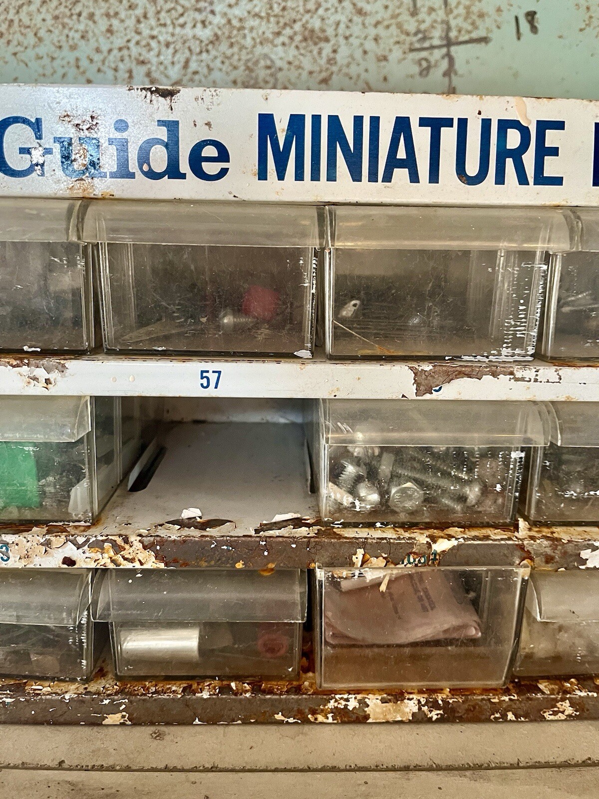 AC DELCO GUIDE Miniature Headlight Bulb Metal Storage Cabinet w/ 18 Slot Drawers