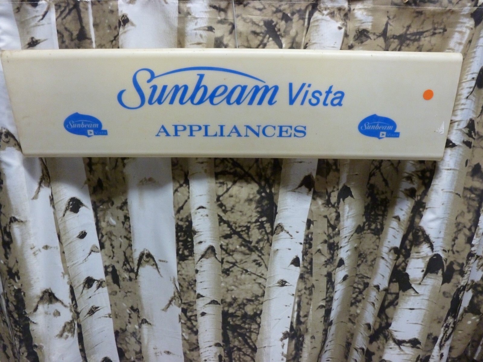 B) *Cracked* 33″ Sunbeam Vista Appliances Store Display (OriginallyBacklit) Sign