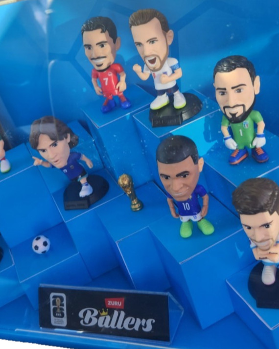 ZURU Ballers FIFA 2026 Promo Acrylic, Store Display & 22 New Capsules, World Cup