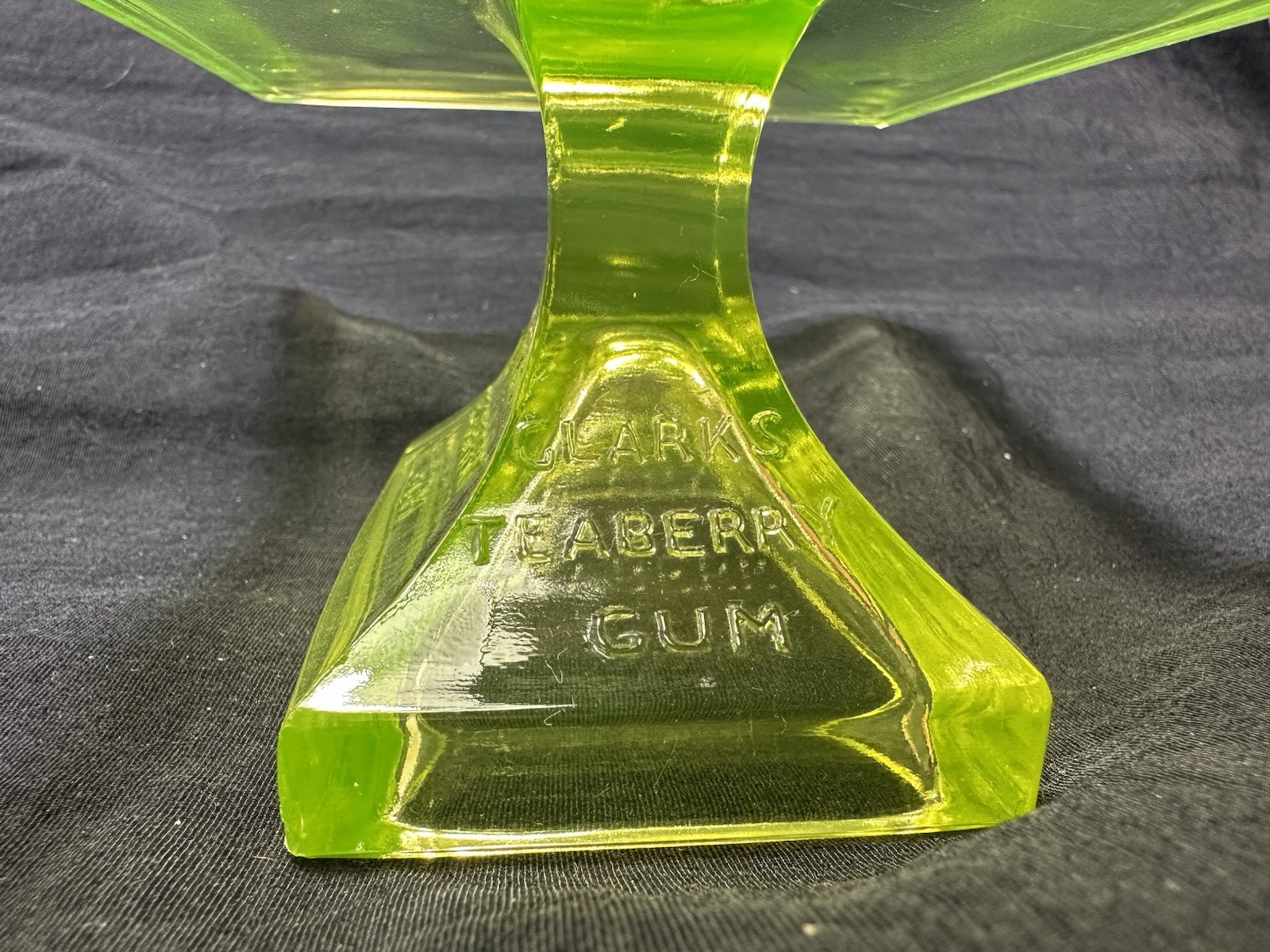 Vintage Vaseline/Uranium Clark’s Teaberry Gum Glass Display Tray w/ Original Gum
