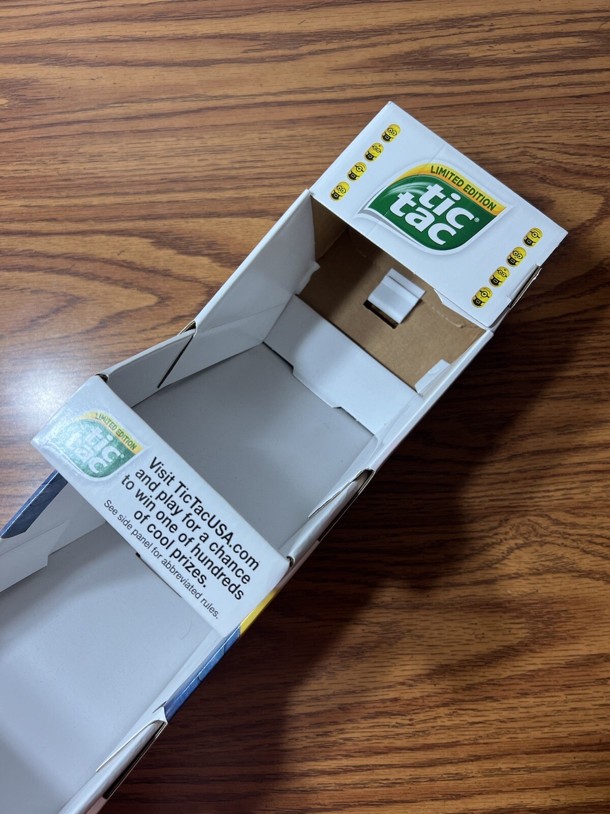 Minions Tic Tac STORE DISPLAY Advertising Box Despicable Me